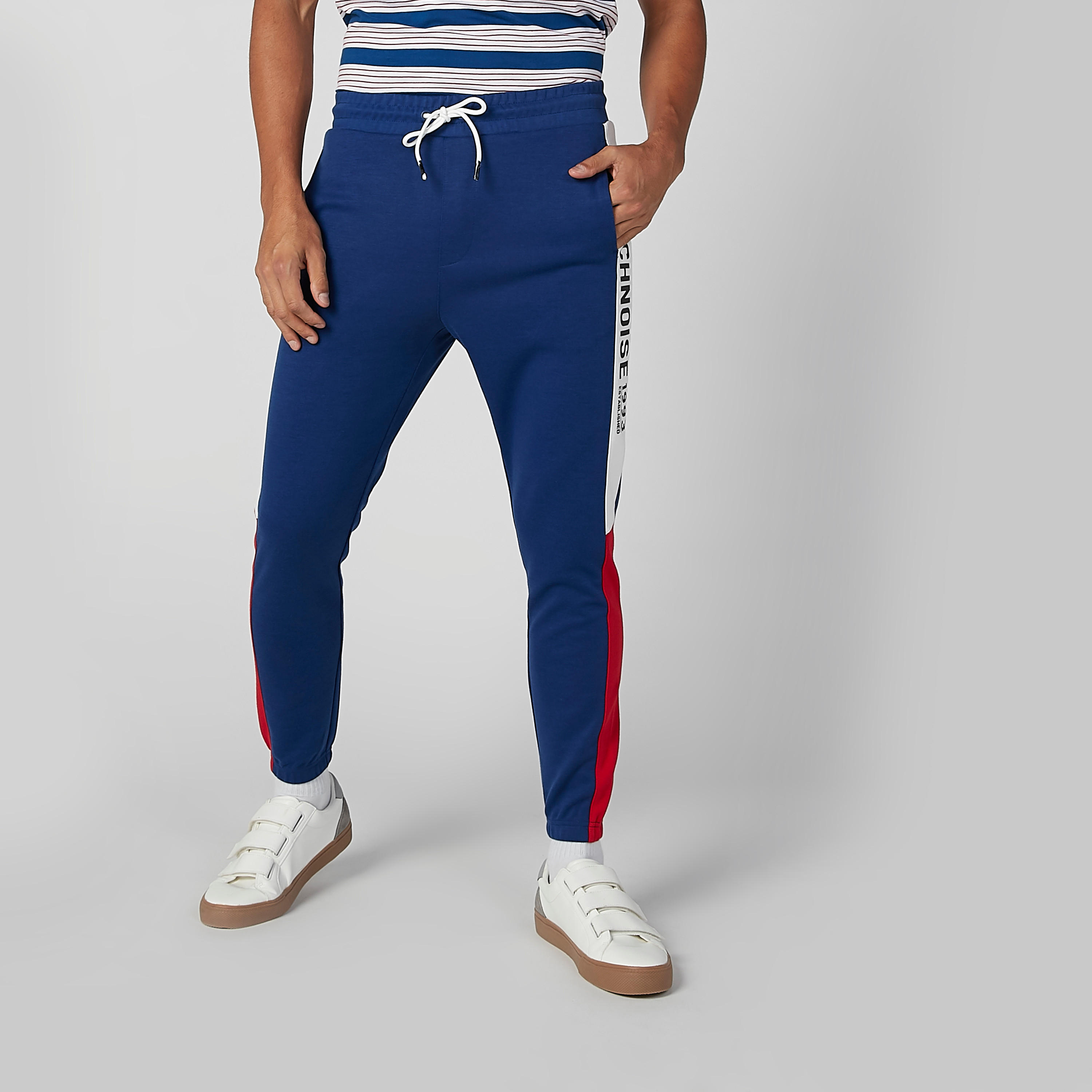 بنطال رياضي بأساور مطّاطية ورباط وجيوب وطبعات-men-clothing-bottoms-joggers-image-2
