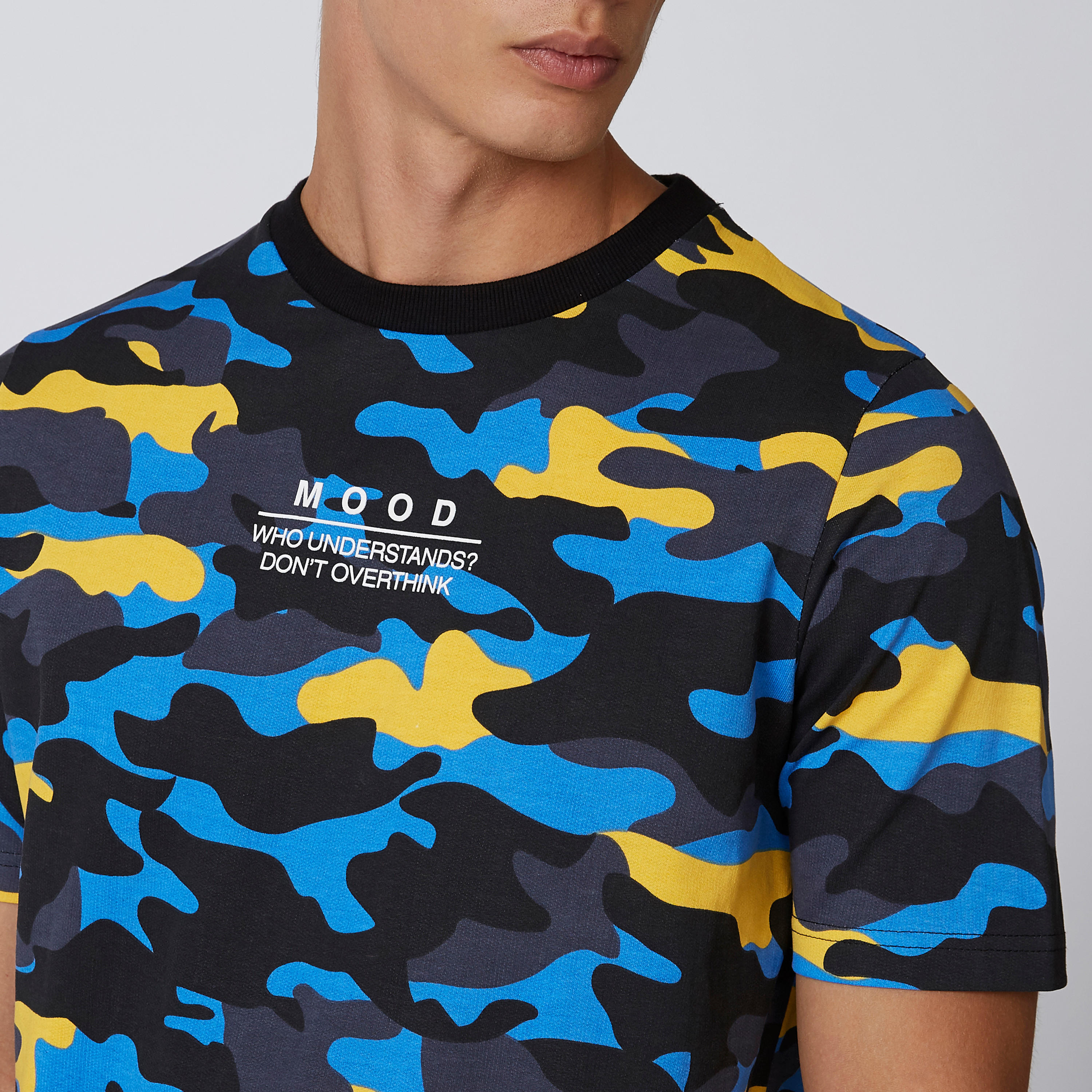 تيشيرت بياقة مستديرة وأكمام قصيرة وطبعات-men-clothing-tshirtsandpolos-tshirts-image-3