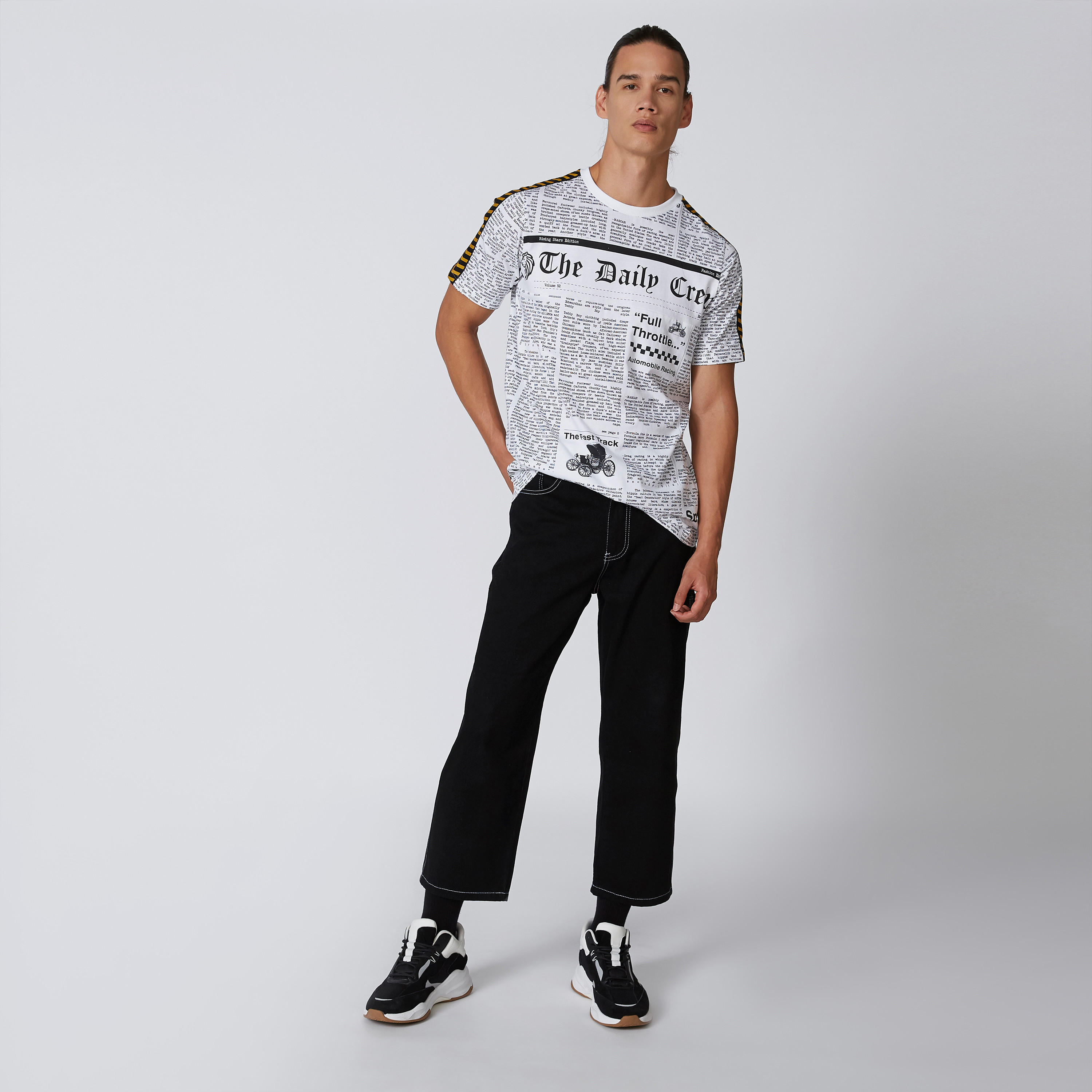 تيشيرت بياقة مستديرة وأكمام قصيرة وشريطة وطبعات-men-clothing-tshirtsandpolos-tshirts-image-5