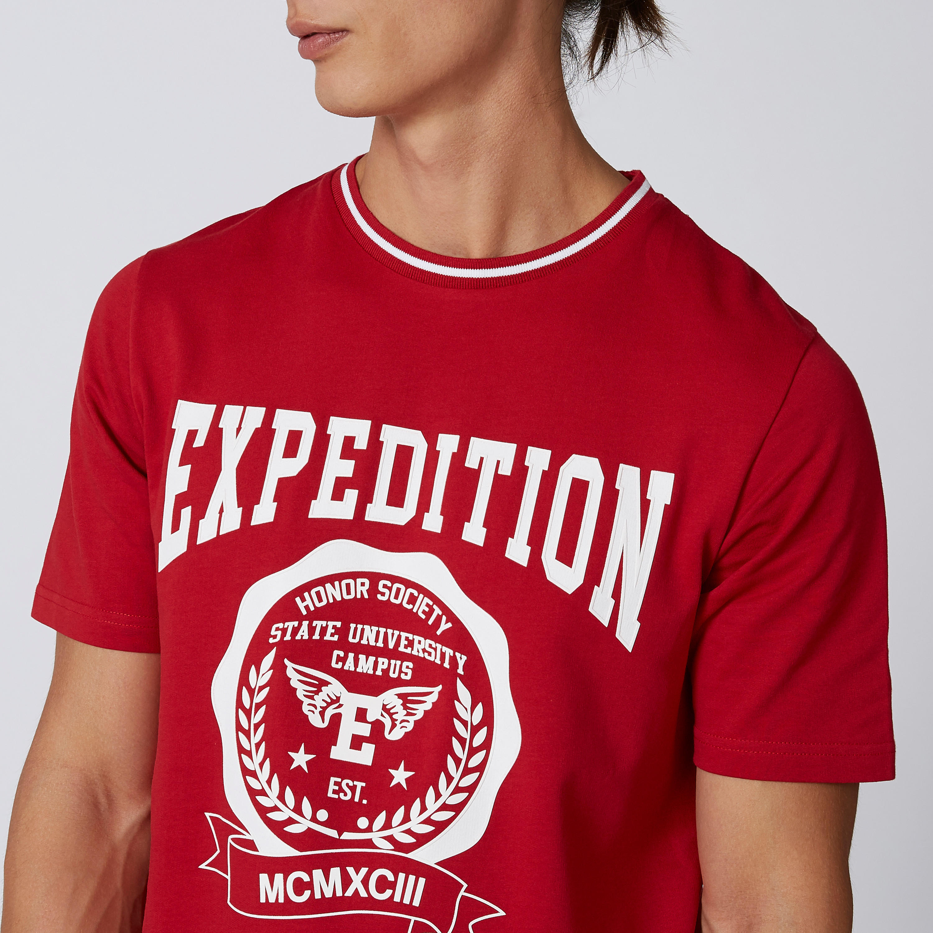 تيشيرت بياقة مستديرة وأكمام قصيرة وطبعات-men-clothing-tshirtsandpolos-tshirts-image-3