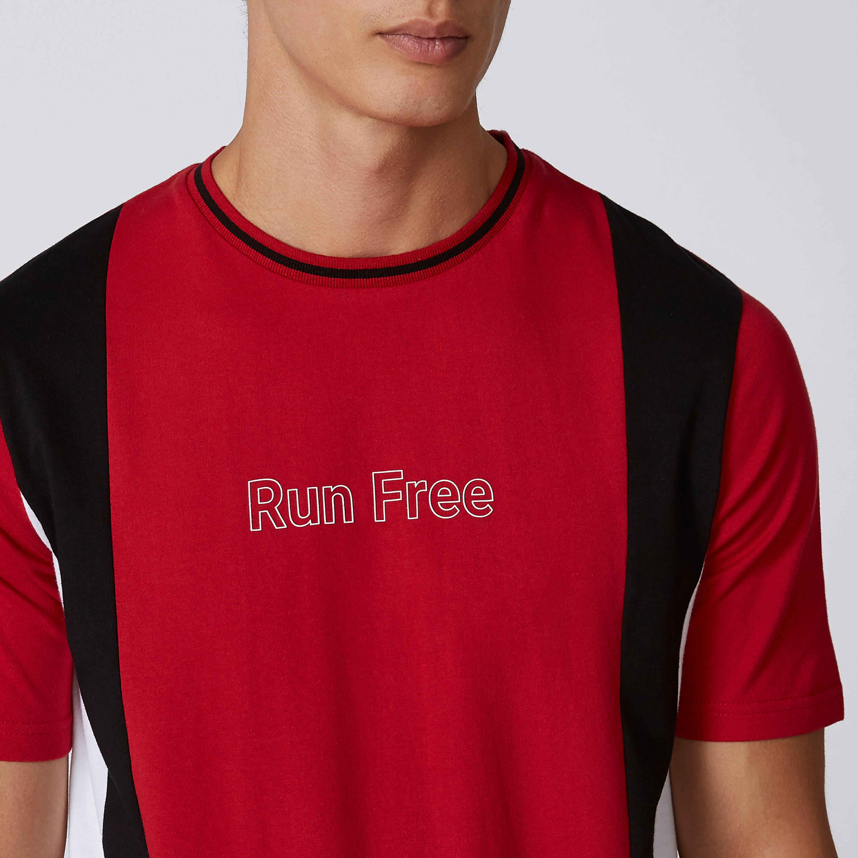 تيشيرت بياقة مستديرة وأكمام قصيرة وطبعات-men-clothing-tshirtsandpolos-tshirts-image-3