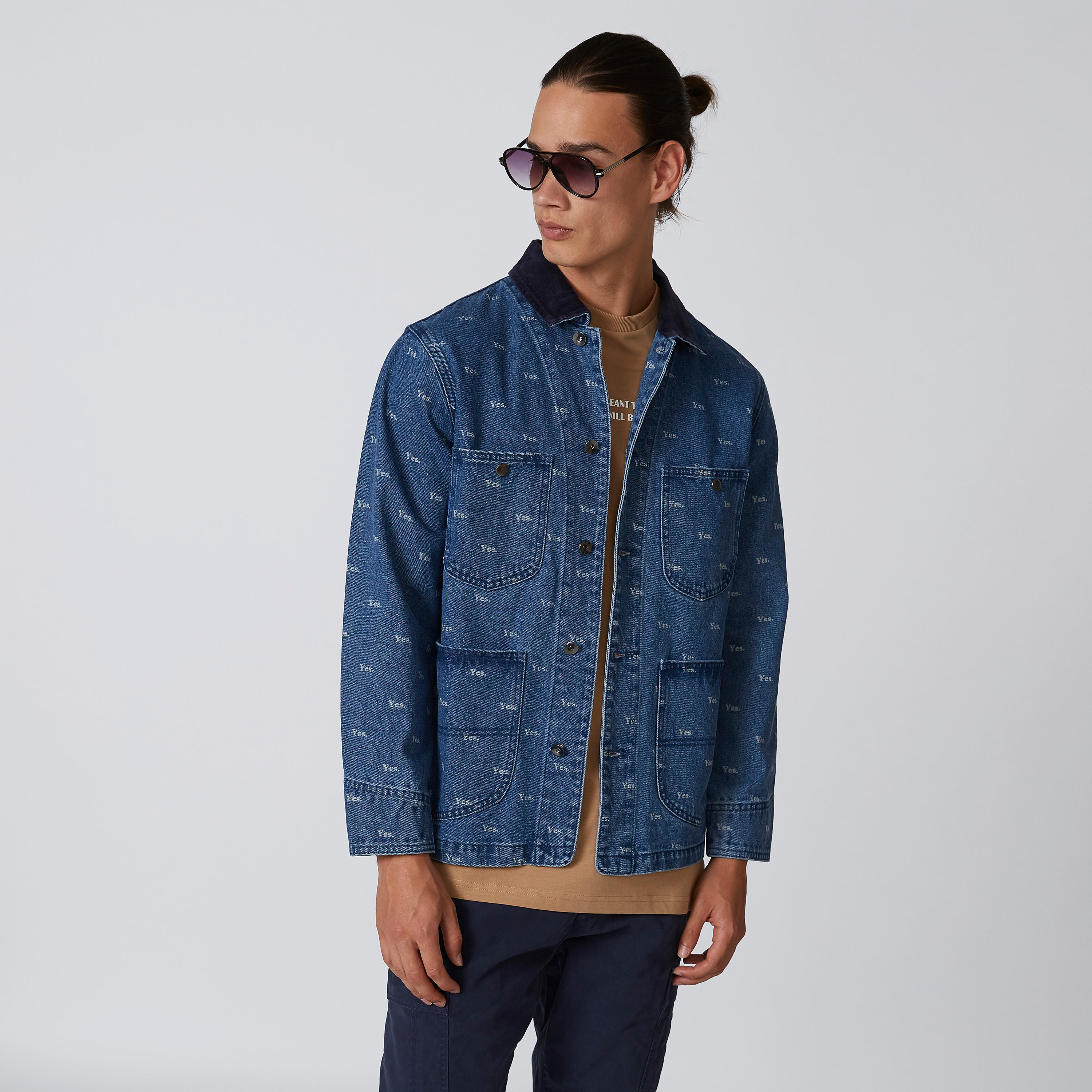 جاكيت دينم بأكمام طويلة وجيوب على الصدر وطبعات-men-clothing-jacketsandblazers-jackets-image-1