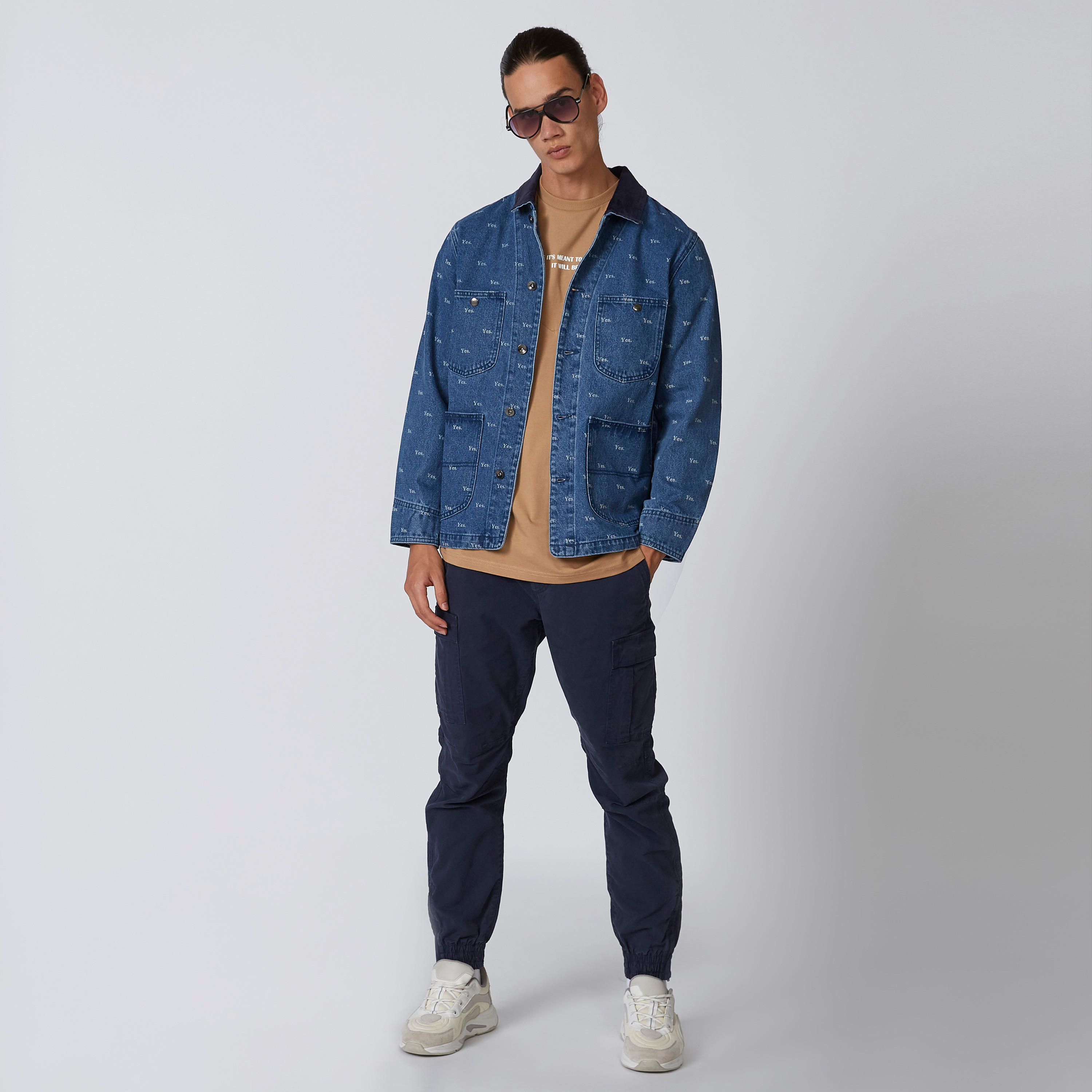 جاكيت دينم بأكمام طويلة وجيوب على الصدر وطبعات-men-clothing-jacketsandblazers-jackets-image-3