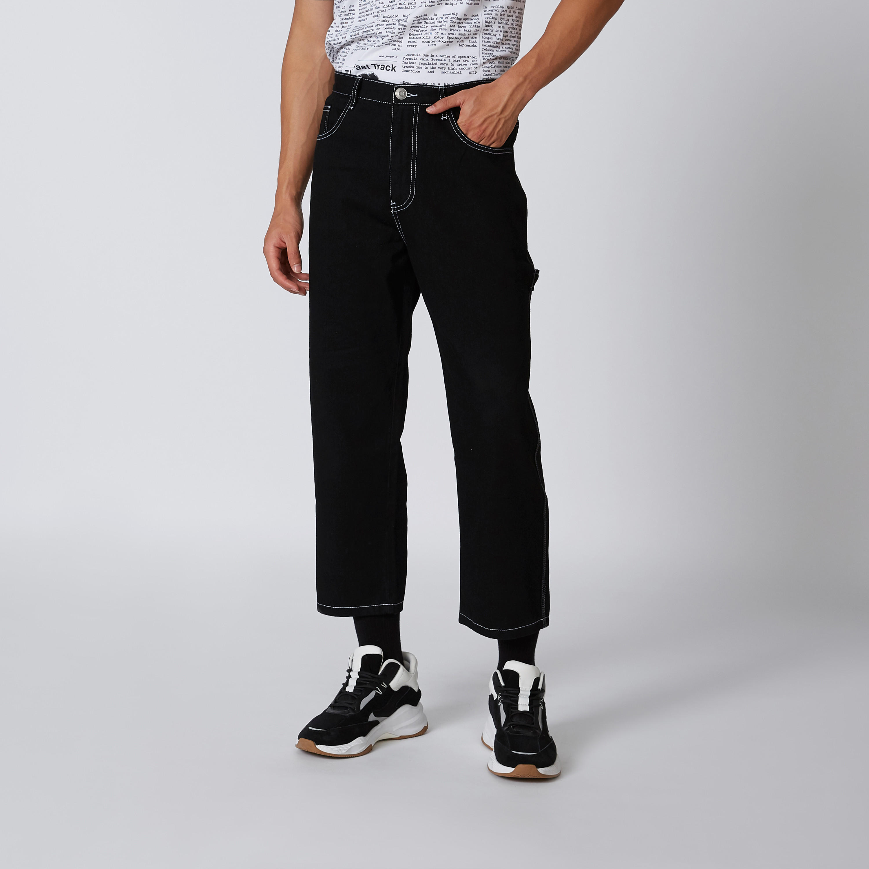 بنطال جينز سادة بجيوب وحلقات للحزام-men-clothing-bottoms-jeans-image-3