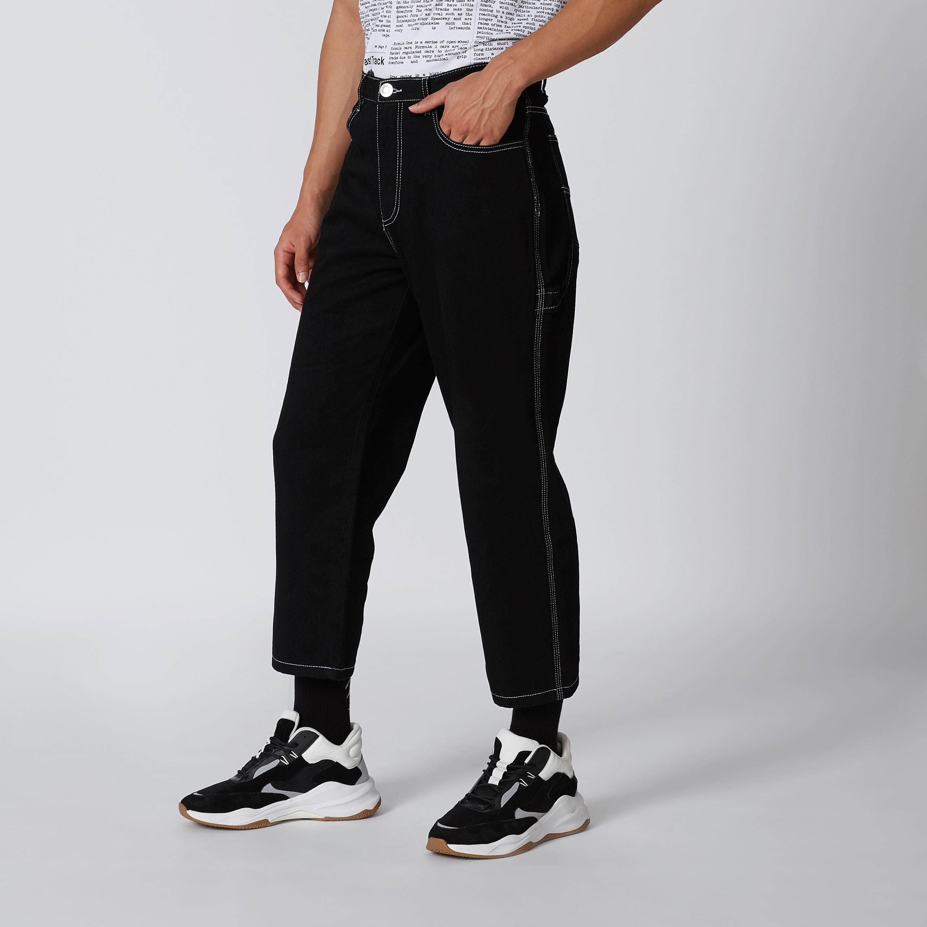 بنطال جينز سادة بجيوب وحلقات للحزام-men-clothing-bottoms-jeans-image-1