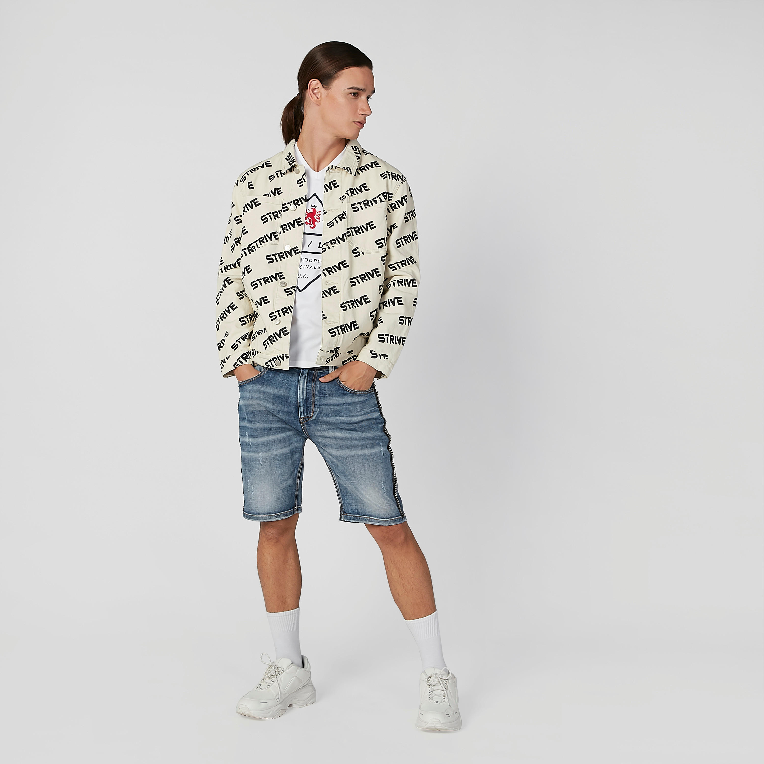 شورت بارز الملمس بخصر متوسط الارتفاع وجيوب وحلقات للحزام-men-clothing-bottoms-shorts-image-2