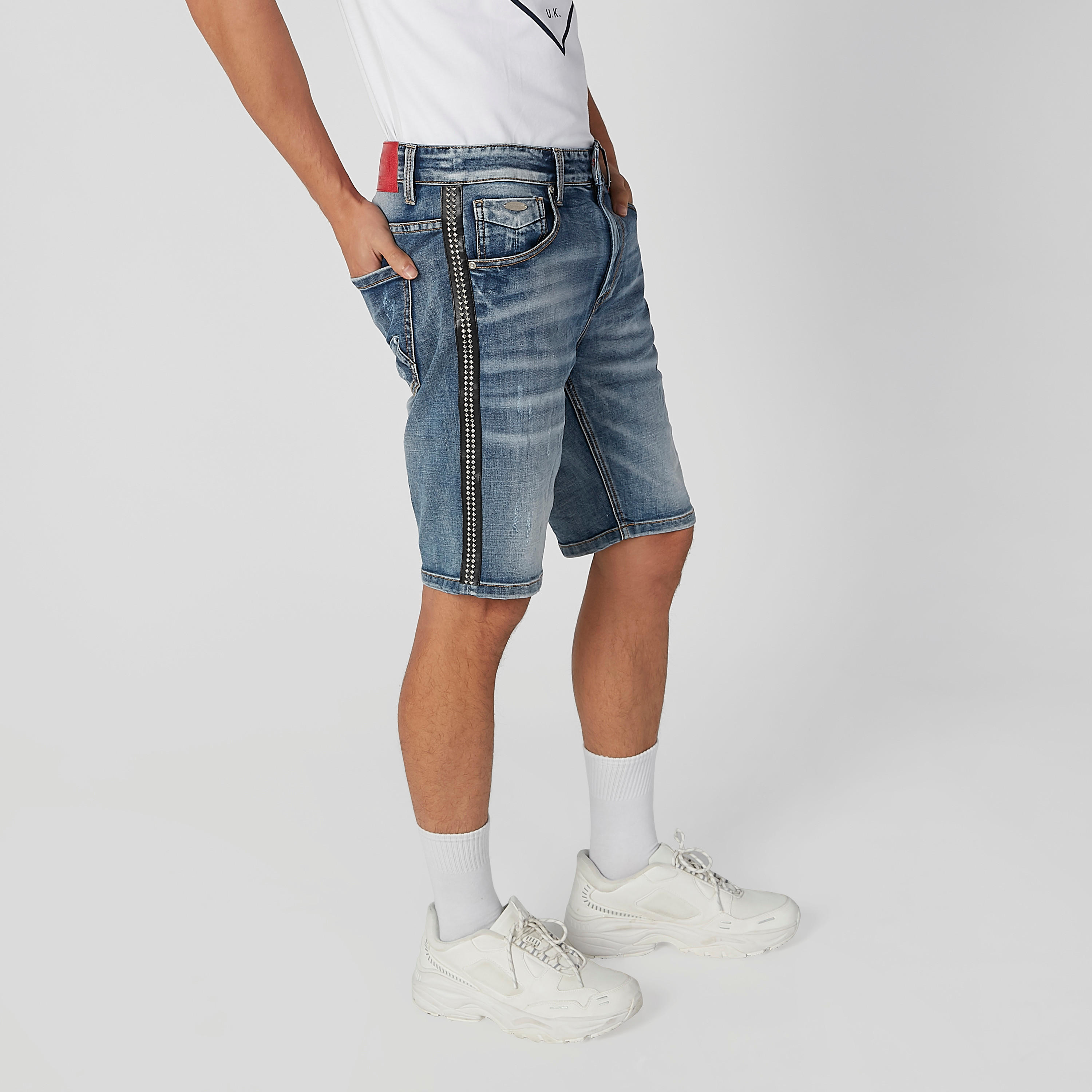شورت بارز الملمس بخصر متوسط الارتفاع وجيوب وحلقات للحزام-men-clothing-bottoms-shorts-image-3