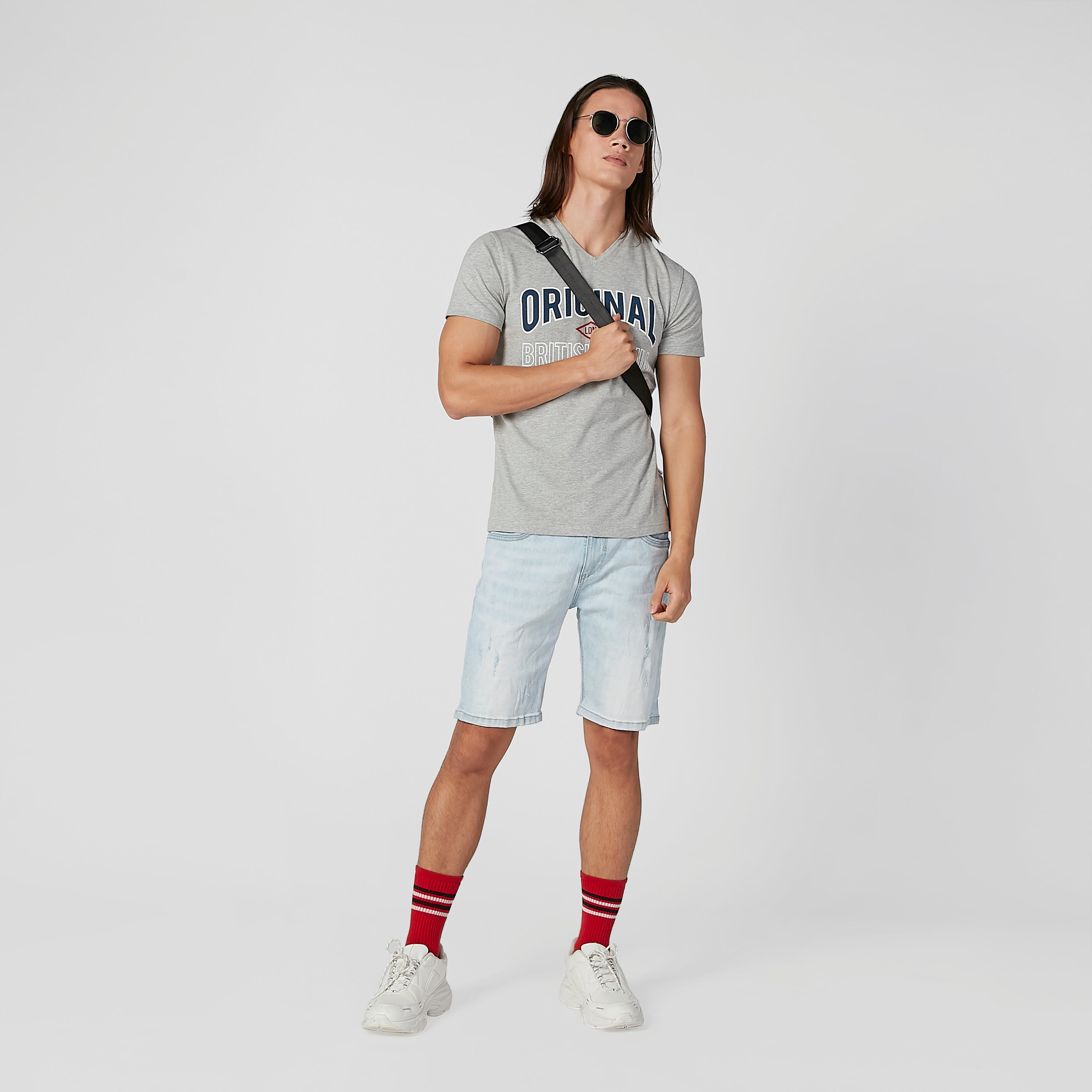 شورت ممزّق بخصر متوسط الارتفاع وجيوب وحلقات للحزام-men-clothing-bottoms-shorts-image-2