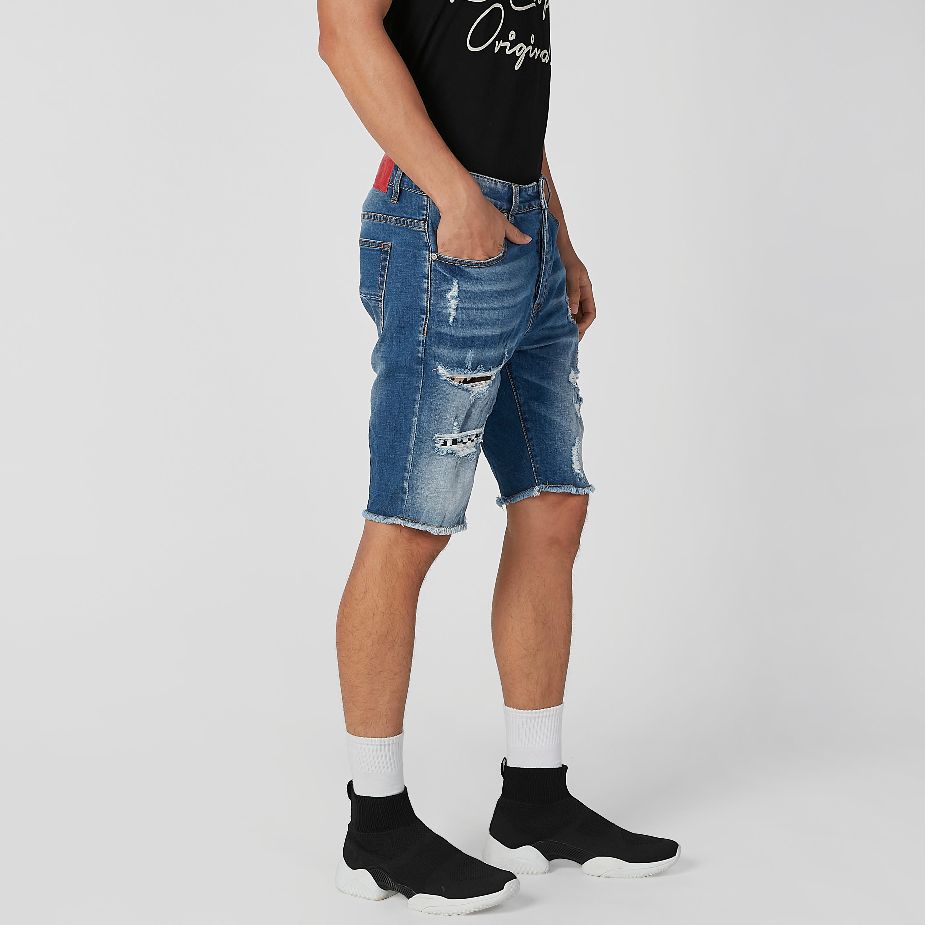 شورت دينم ممزّق بخصر متوسط الارتفاع وجيوب وحلقات للحزام-men-clothing-bottoms-shorts-image-1