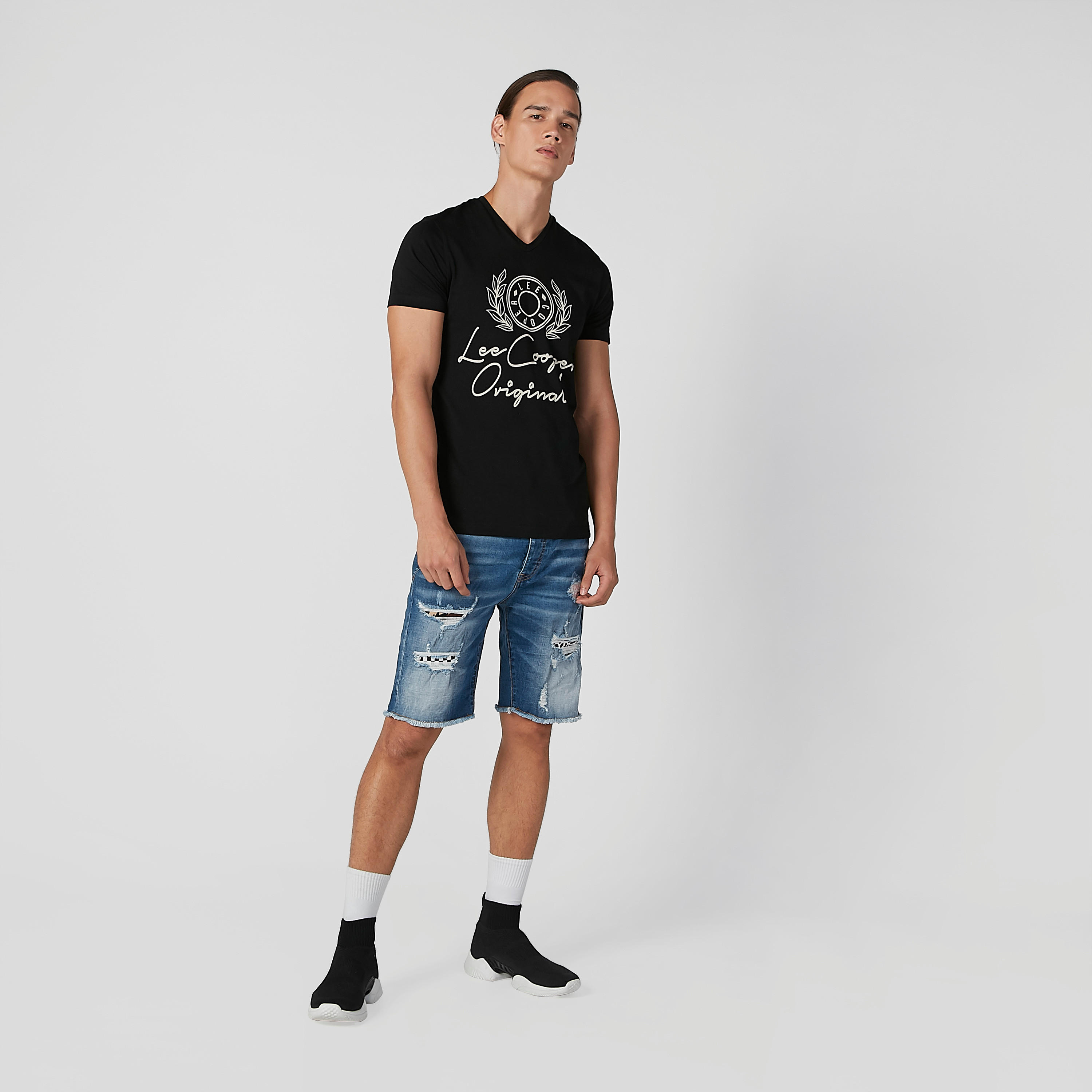 شورت دينم ممزّق بخصر متوسط الارتفاع وجيوب وحلقات للحزام-men-clothing-bottoms-shorts-image-2