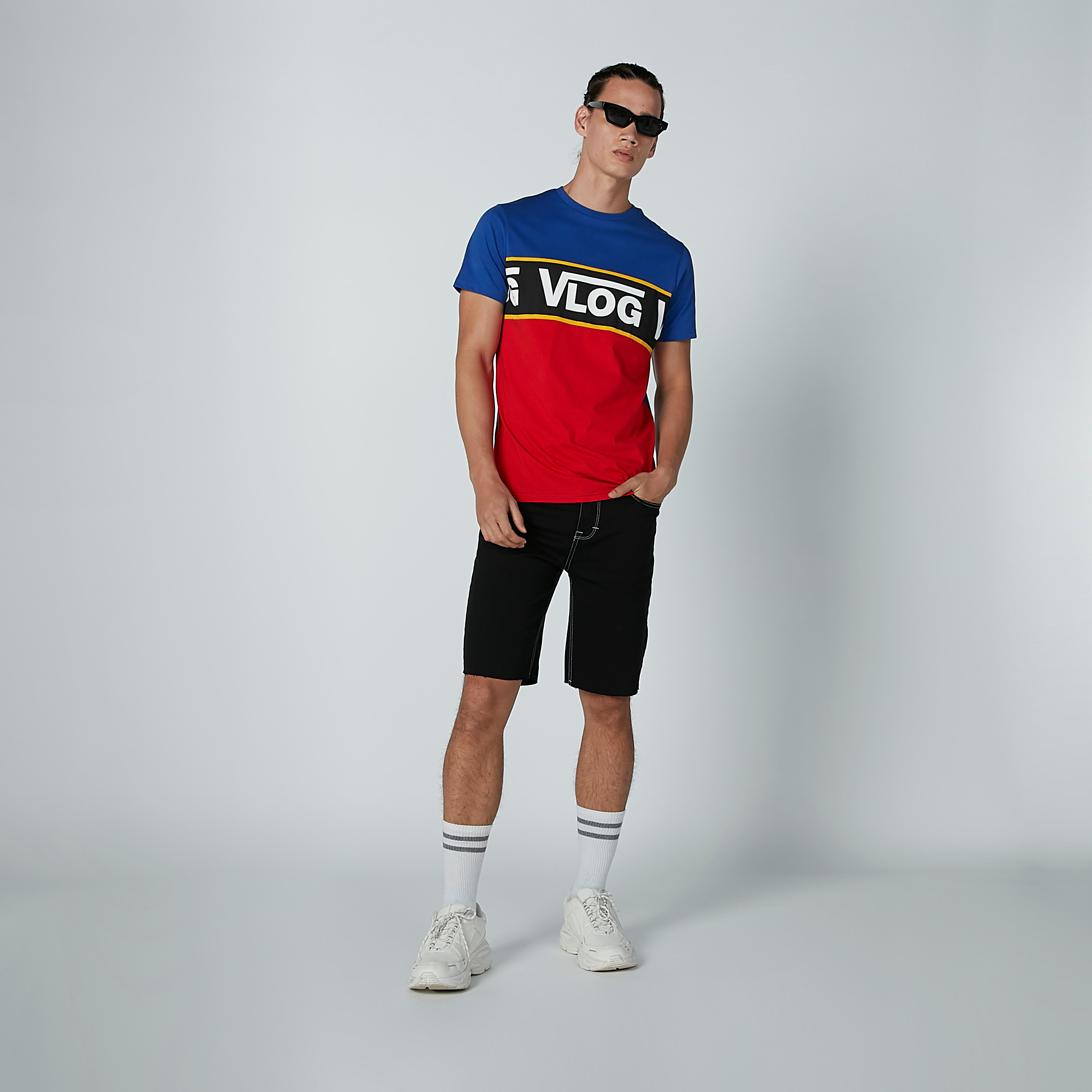 تيشيرت بياقة مستديرة وأكمام قصيرة وطبعات-men-clothing-tshirtsandpolos-tshirts-image-4