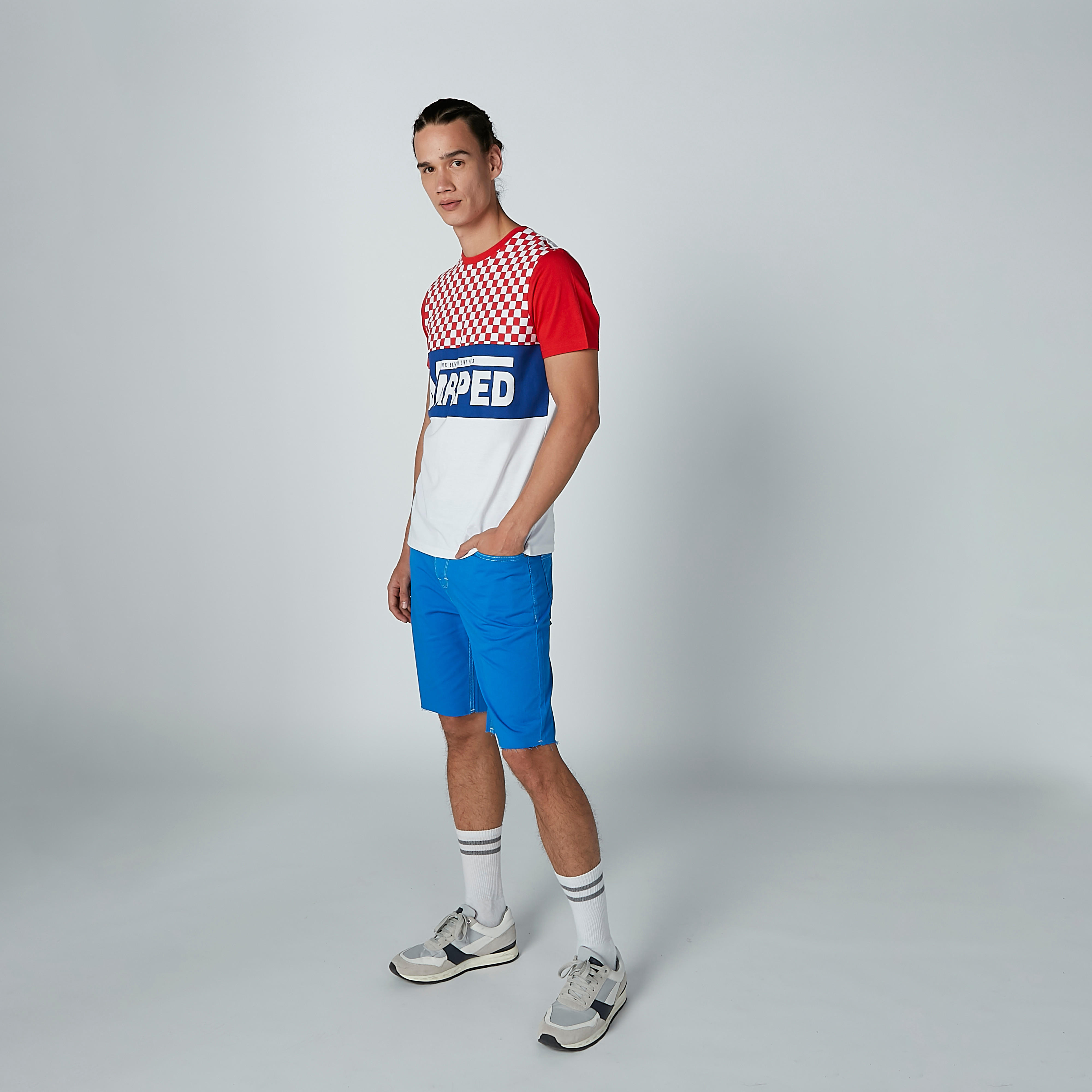 تيشيرت بياقة مستديرة وأكمام قصيرة وطبعات-men-clothing-tshirtsandpolos-tshirts-image-2