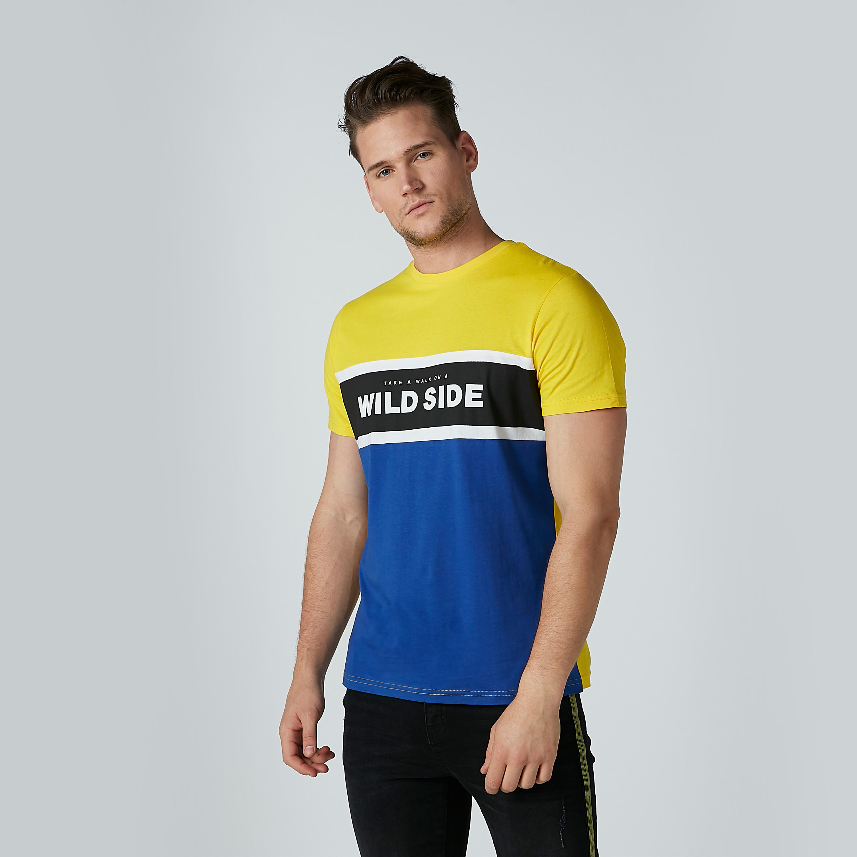 تيشيرت بطبعات وياقة مستديرة وأكمام قصيرة-men-clothing-tshirtsandpolos-tshirts-image-1