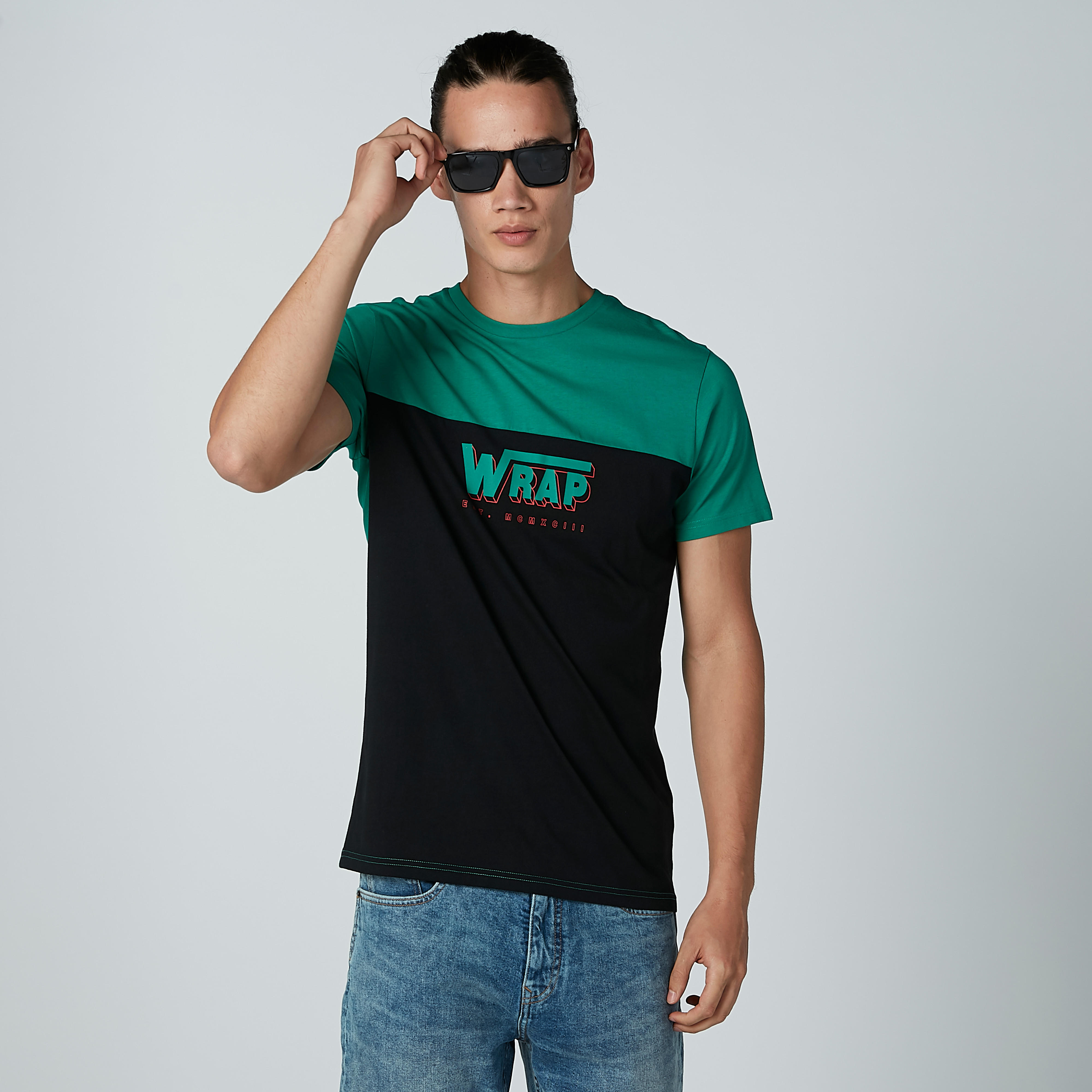 تيشيرت بطبعات وياقة مستديرة وأكمام قصيرة-men-clothing-tshirtsandpolos-tshirts-image-1