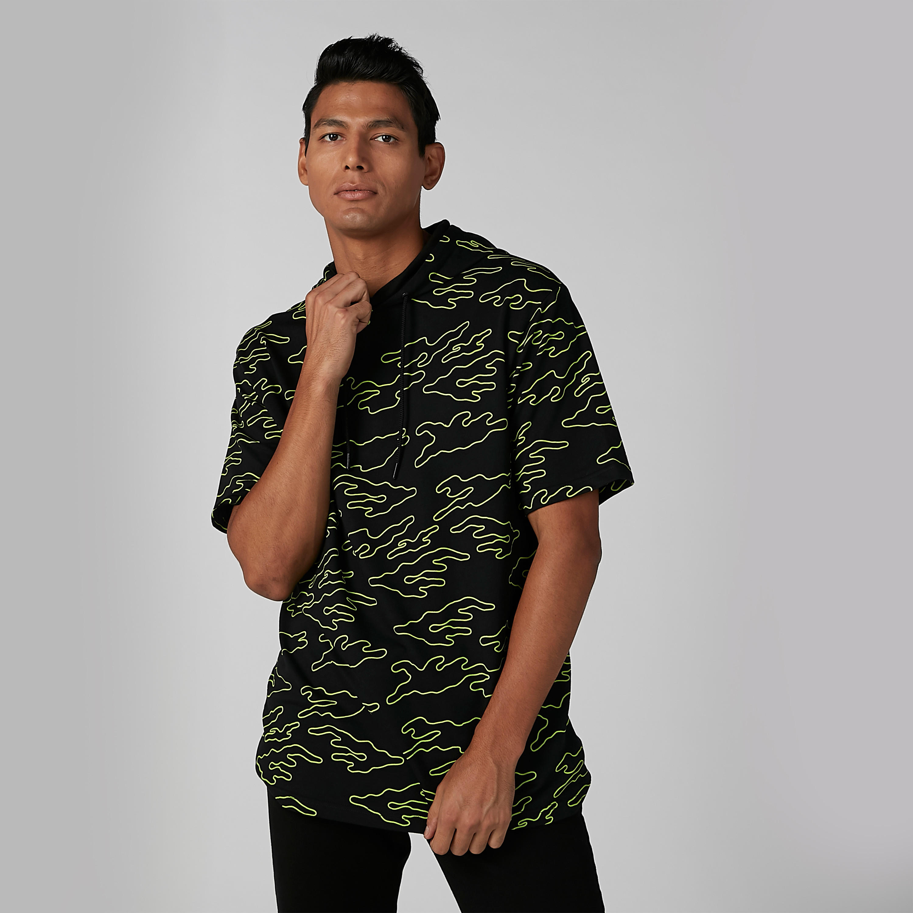 تيشيرت بقبّعة وأكمام قصيرة وطبعات-men-clothing-tshirtsandpolos-tshirts-image-1
