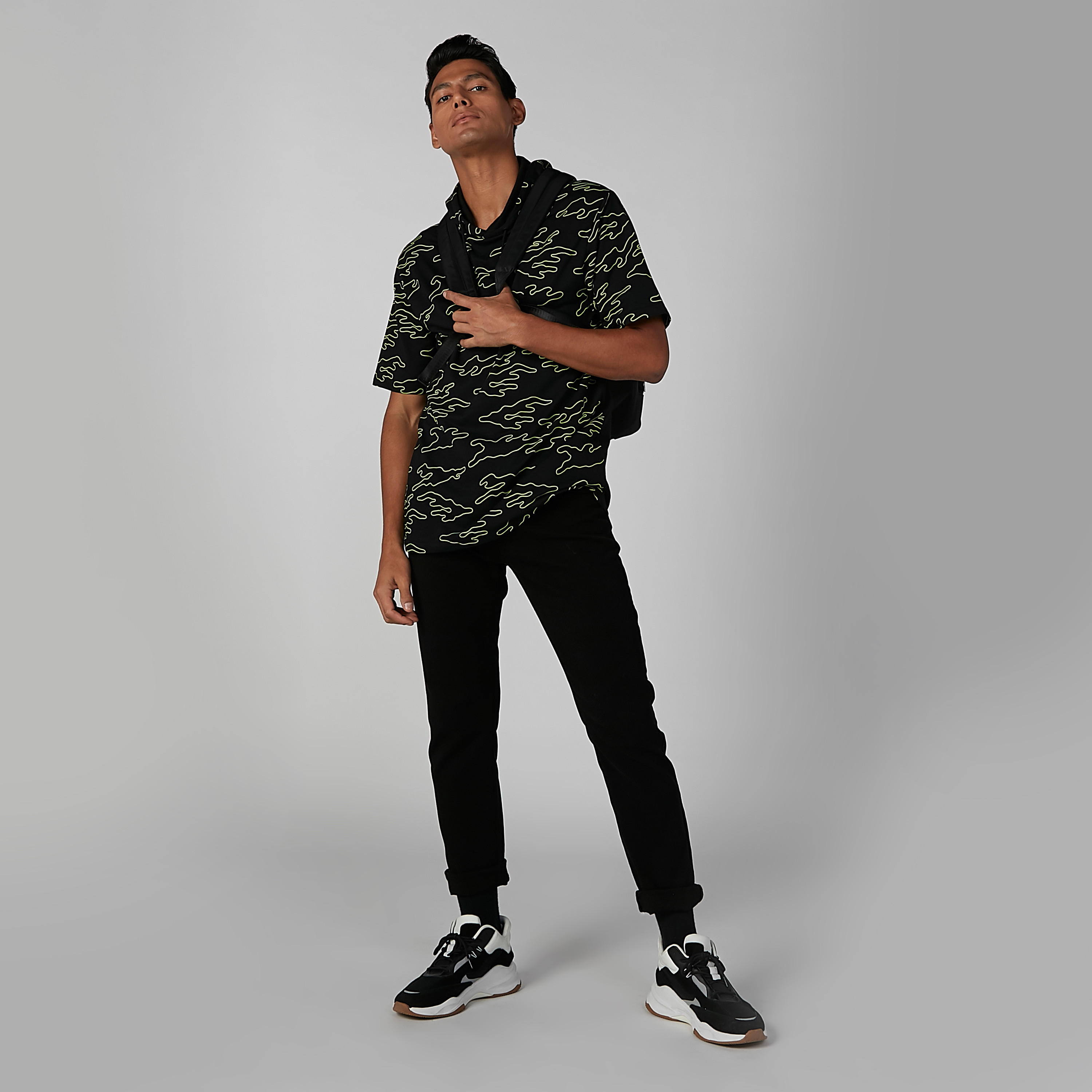 تيشيرت بقبّعة وأكمام قصيرة وطبعات-men-clothing-tshirtsandpolos-tshirts-image-2