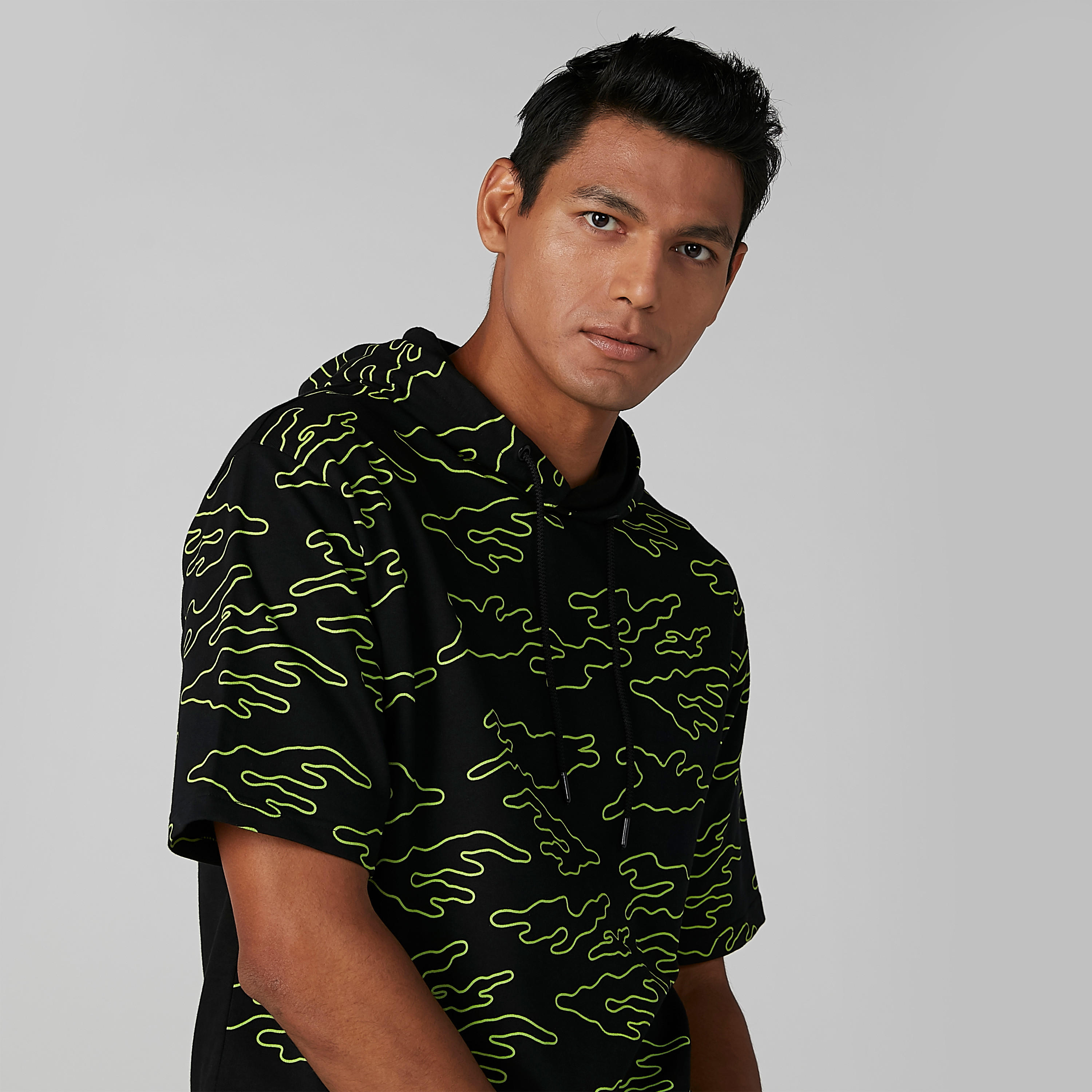 تيشيرت بقبّعة وأكمام قصيرة وطبعات-men-clothing-tshirtsandpolos-tshirts-image-3