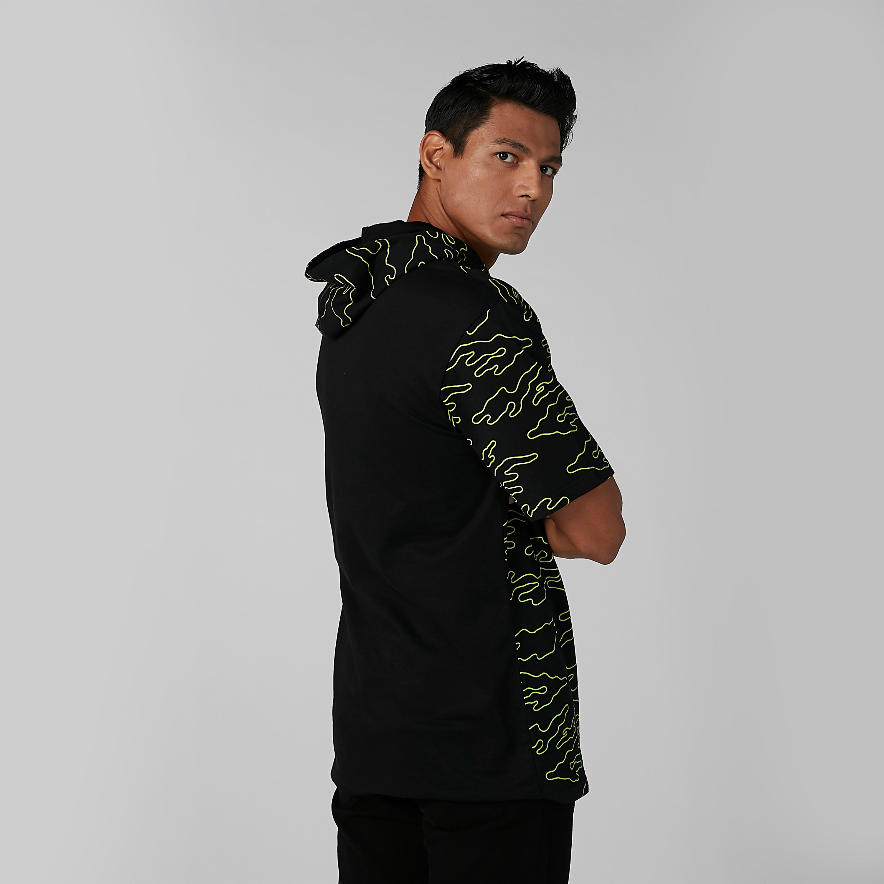 تيشيرت بقبّعة وأكمام قصيرة وطبعات-men-clothing-tshirtsandpolos-tshirts-image-4