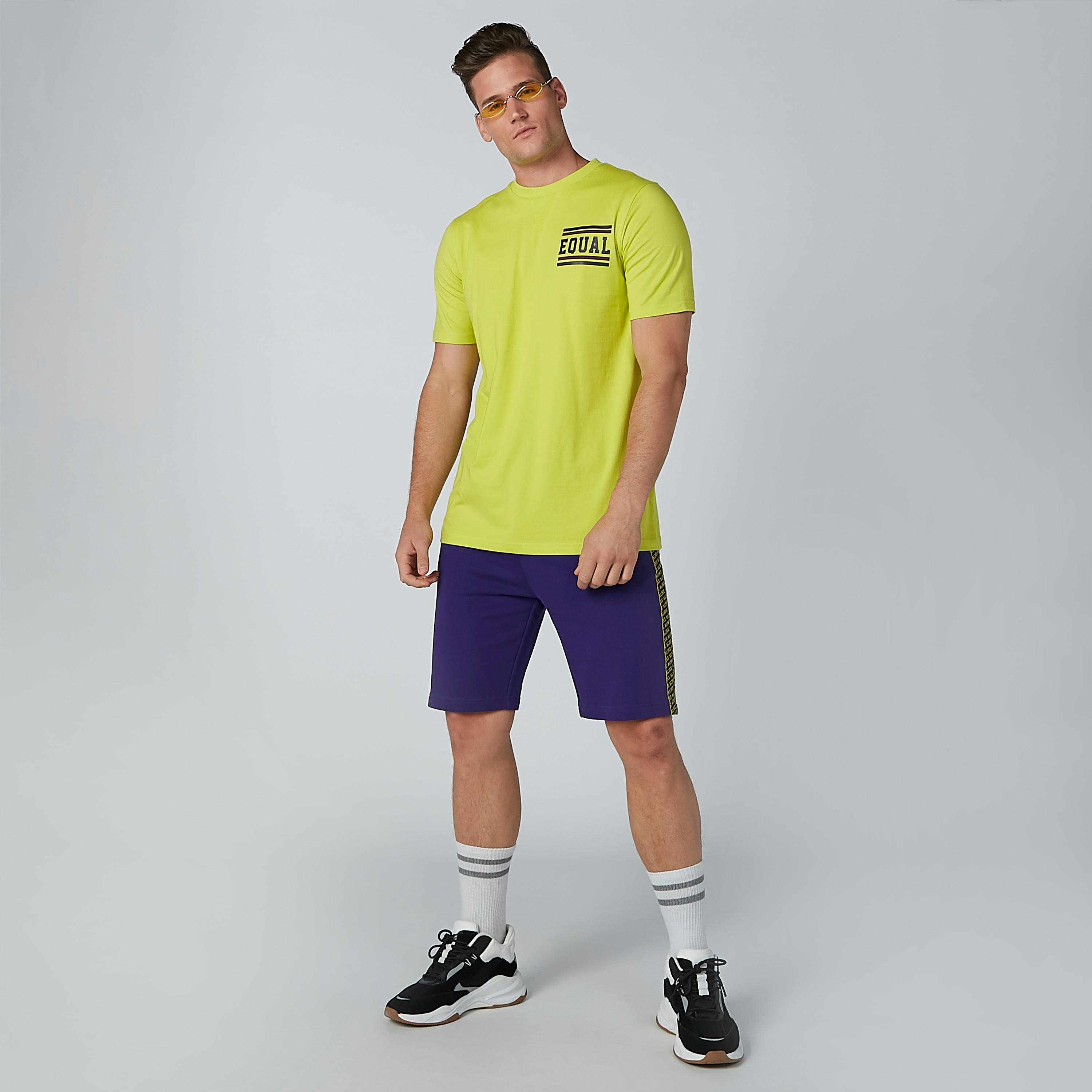 شورت بخصر مرن وجيوب وطبعات-men-clothing-bottoms-shorts-image-2