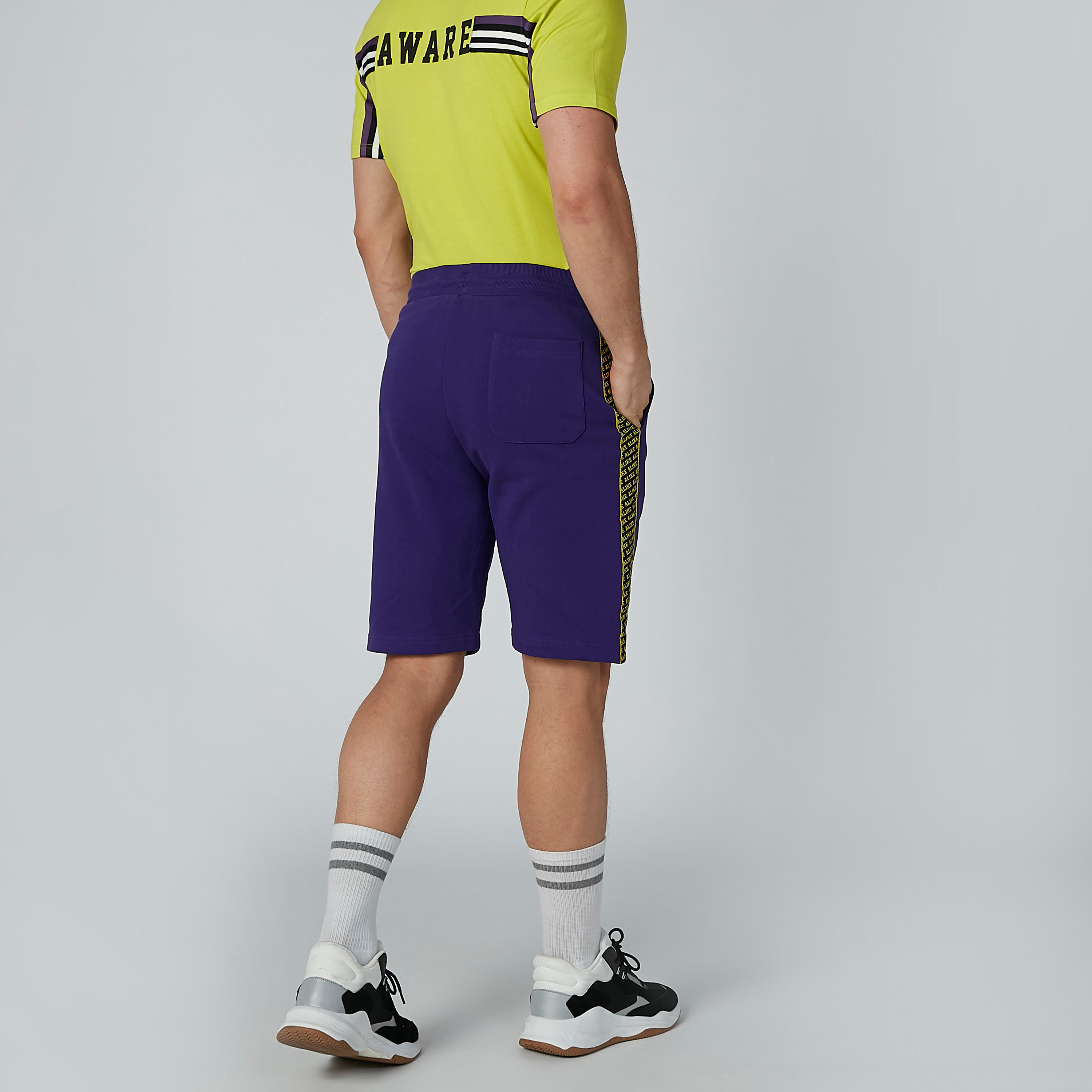 شورت بخصر مرن وجيوب وطبعات-men-clothing-bottoms-shorts-image-4