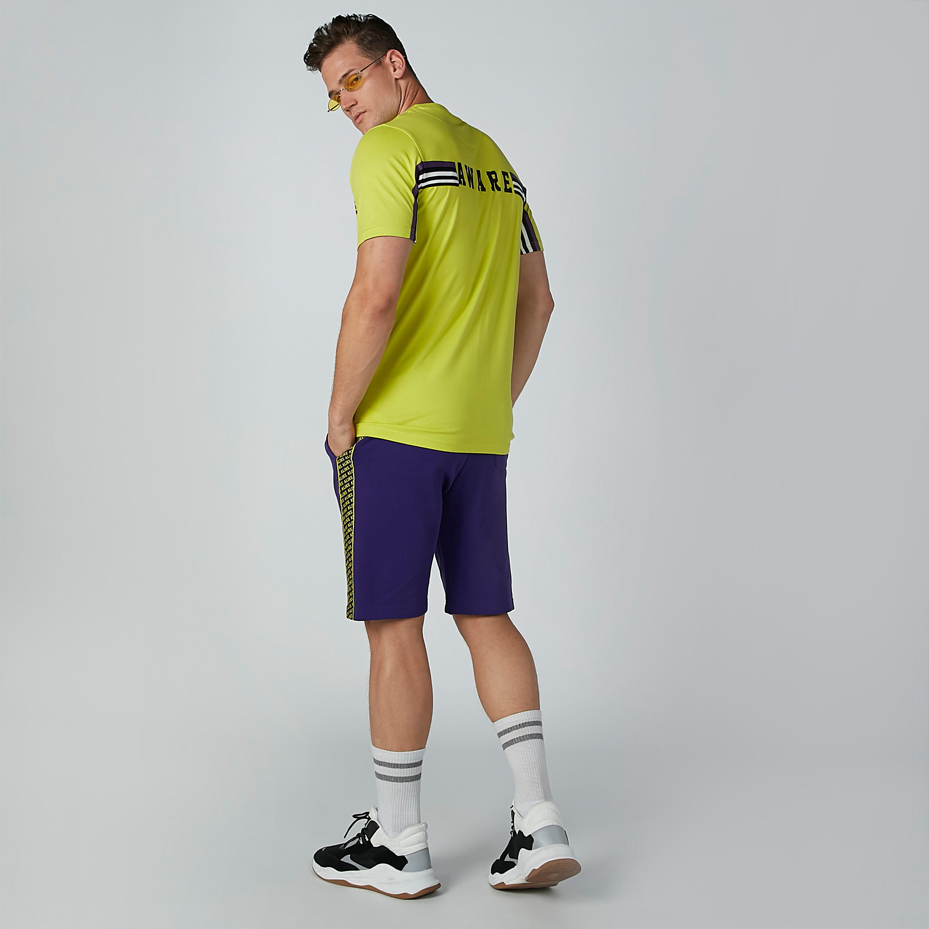 شورت بخصر مرن وجيوب وطبعات-men-clothing-bottoms-shorts-image-5