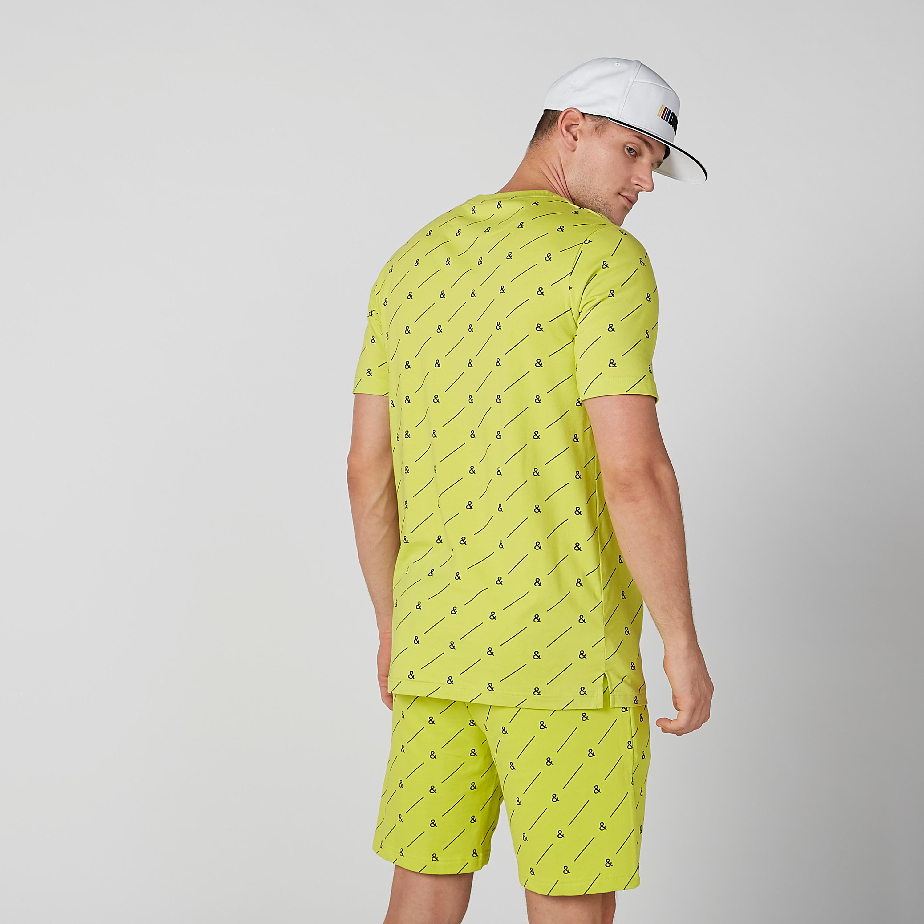 تيشيرت بياقة مستديرة وأكمام قصيرة و بطبعات-men-clothing-tshirtsandpolos-tshirts-image-3