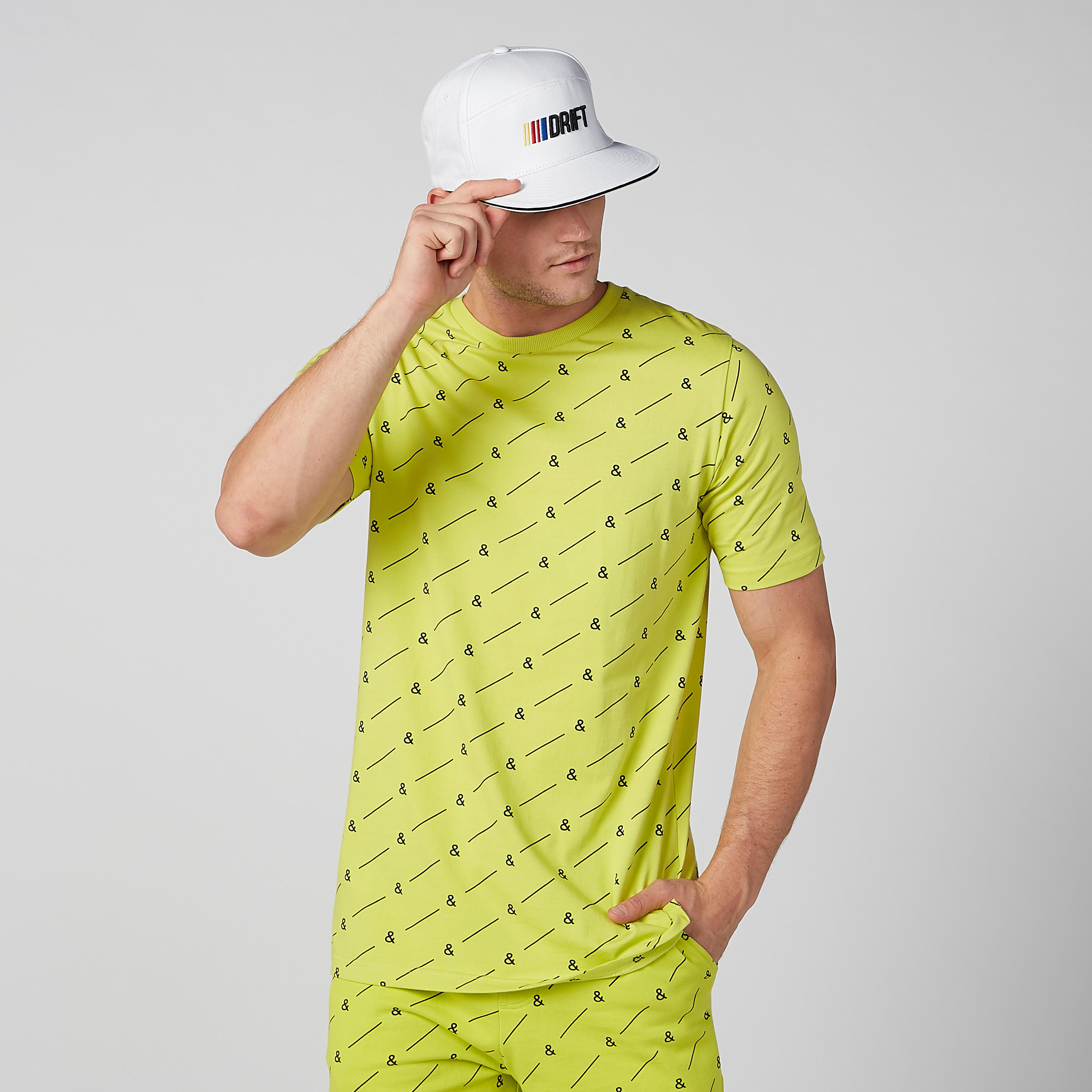 تيشيرت بياقة مستديرة وأكمام قصيرة و بطبعات-men-clothing-tshirtsandpolos-tshirts-image-4