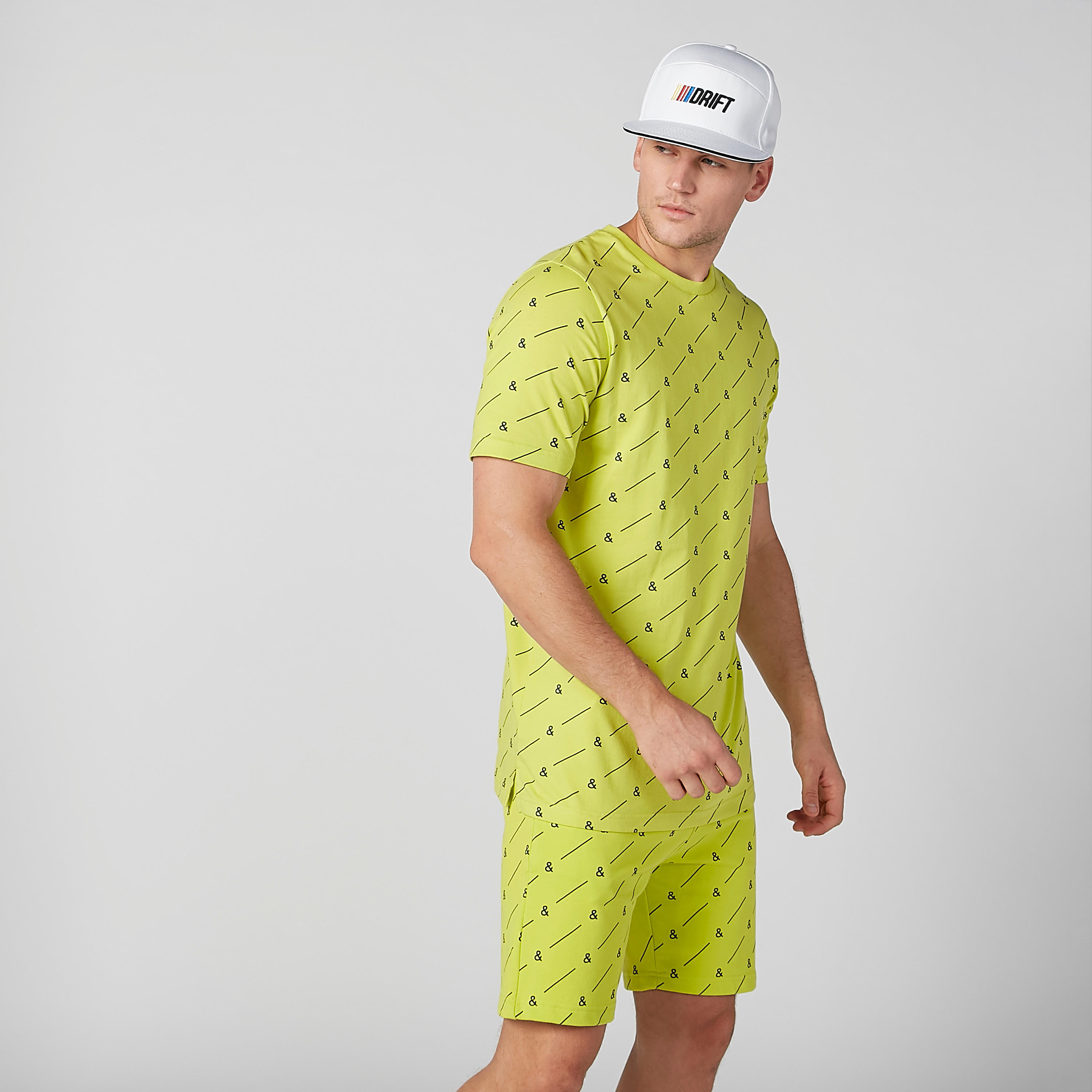 تيشيرت بياقة مستديرة وأكمام قصيرة و بطبعات-men-clothing-tshirtsandpolos-tshirts-image-5