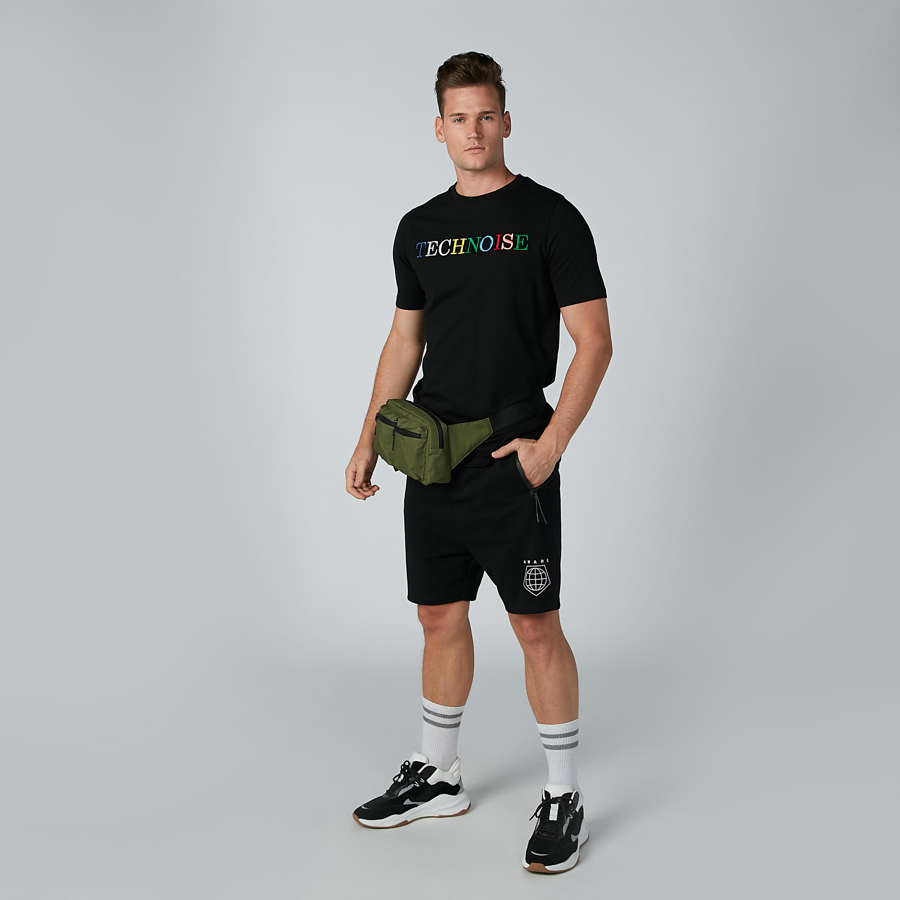 تيشيرت مستدام مطرّز بقصّة سليم وياقة مستديرة-men-clothing-tshirtsandpolos-tshirts-image-6