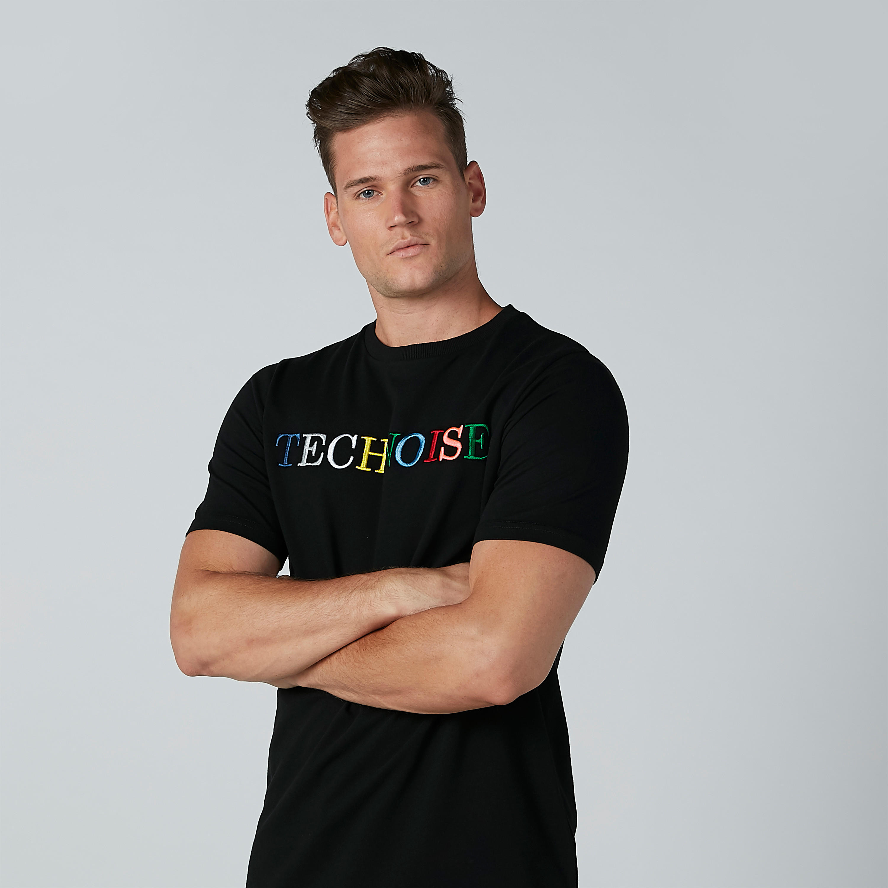 تيشيرت مستدام مطرّز بقصّة سليم وياقة مستديرة-men-clothing-tshirtsandpolos-tshirts-image-7