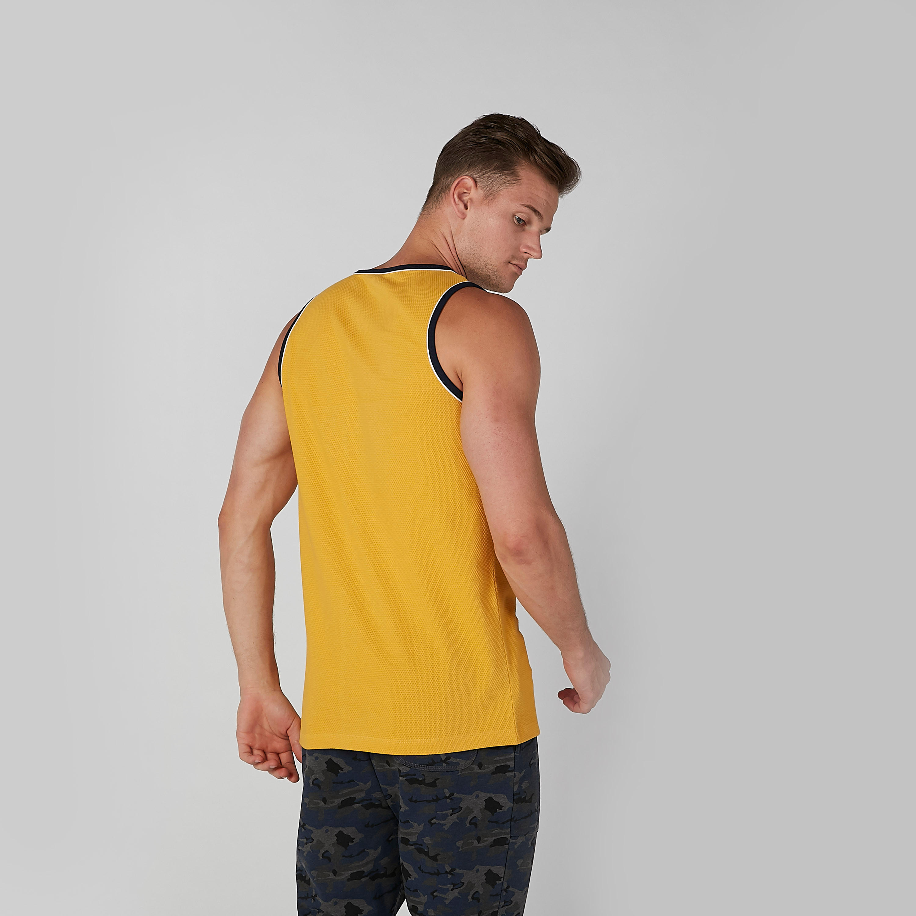تيشيرت مستدام دون أكمام بقصّة سليم وياقة مستديرة وطبعات -men-clothing-tshirtsandpolos-tshirts-image-4