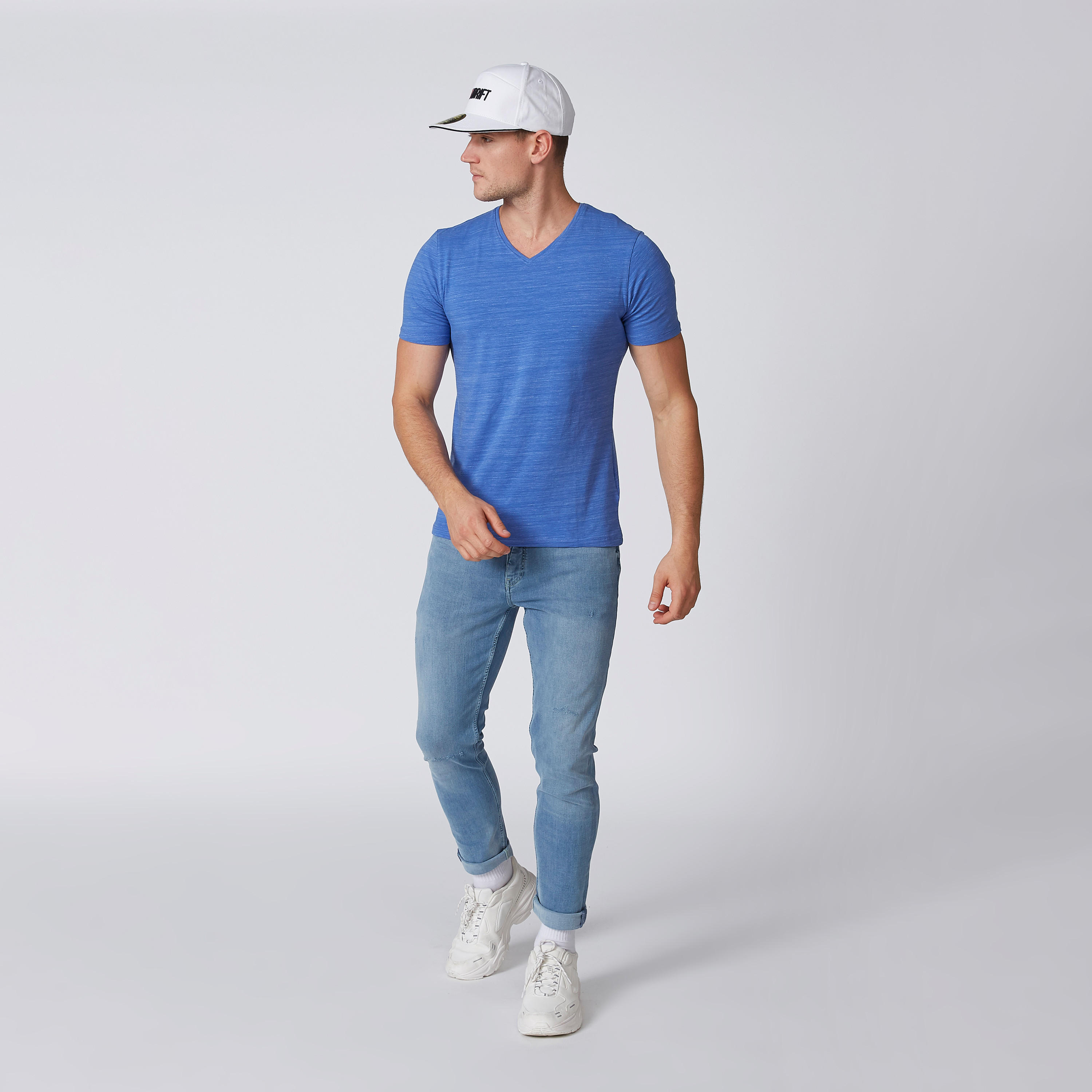 تيشيرت مستدام سليم بياقة V وأكمام قصيرة وطبعات -men-clothing-tshirtsandpolos-tshirts-image-3