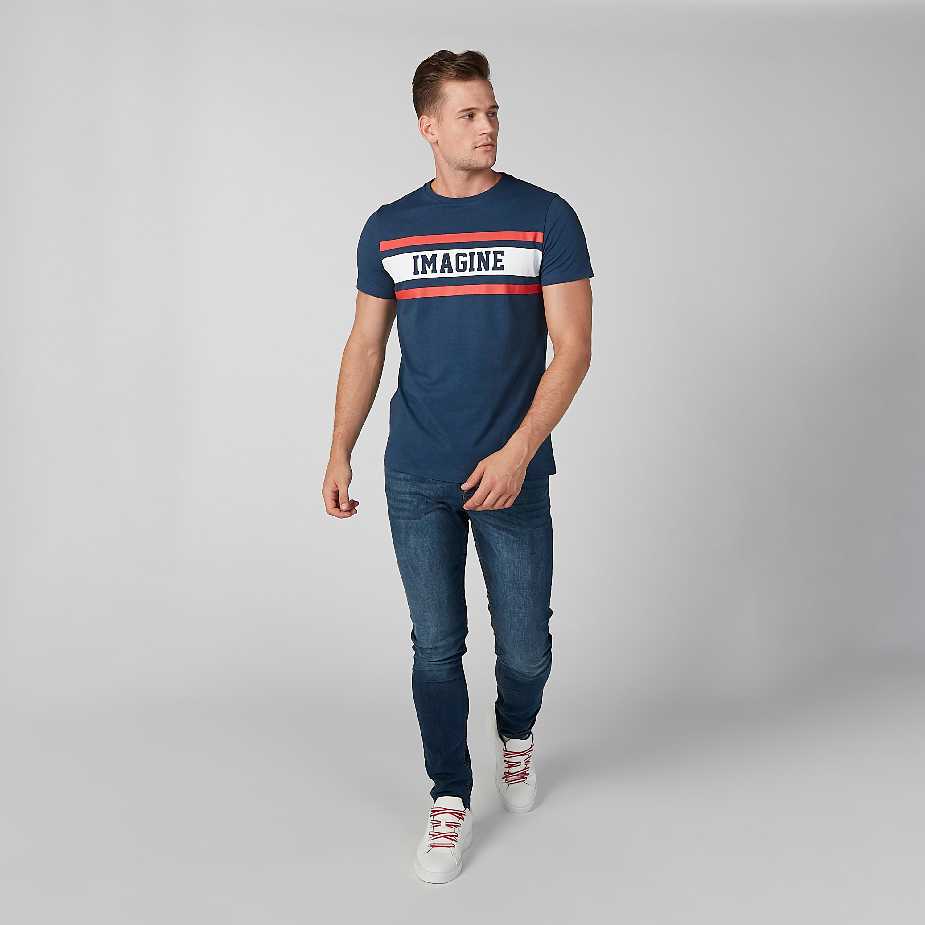 تيشيرت مستدام بقصّة سليم وياقة ضيّقة وطبعات-men-clothing-tshirtsandpolos-tshirts-image-3