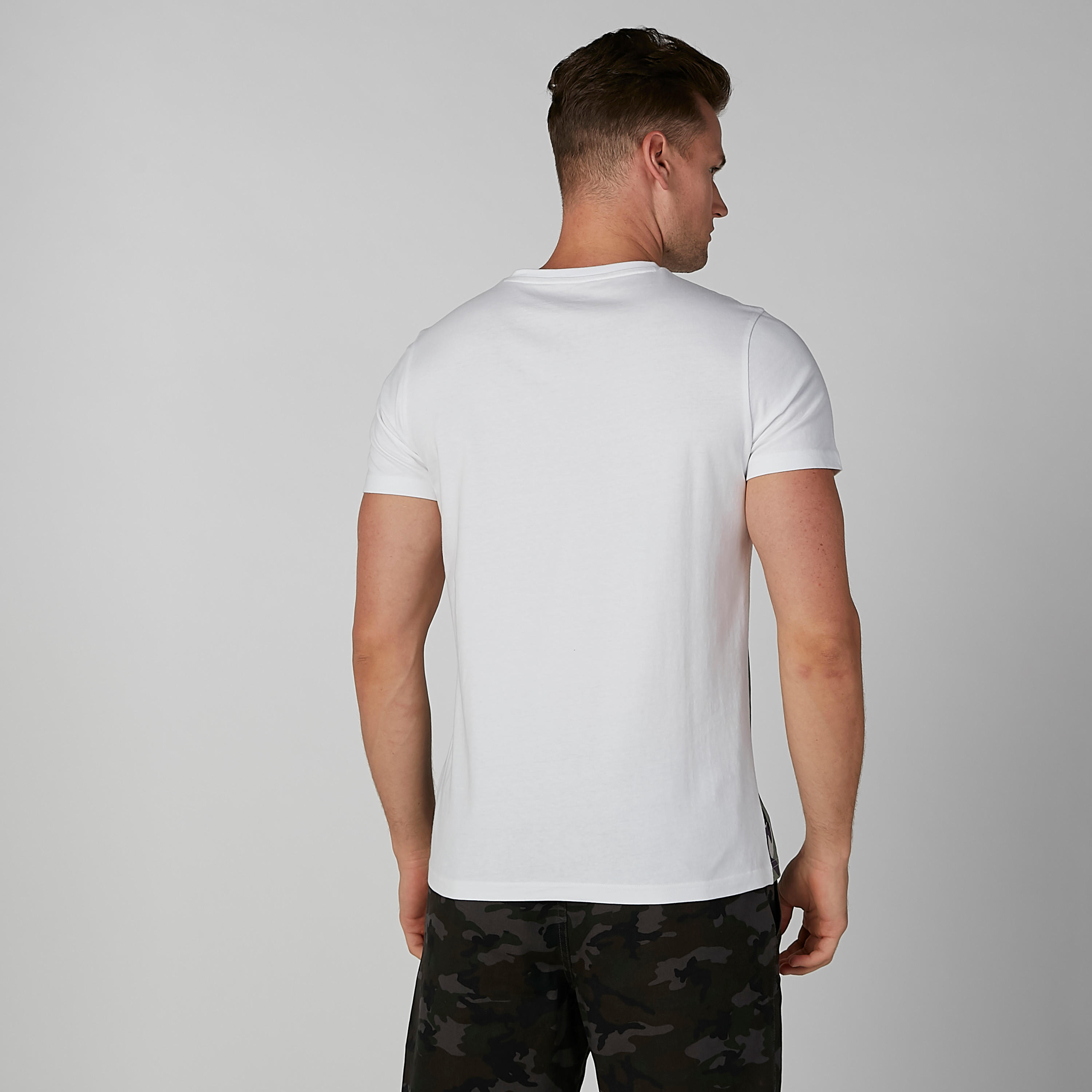 تيشيرت مستدام بقصّة سليم وياقة ضيّقة وطبعات -men-clothing-tshirtsandpolos-tshirts-image-4