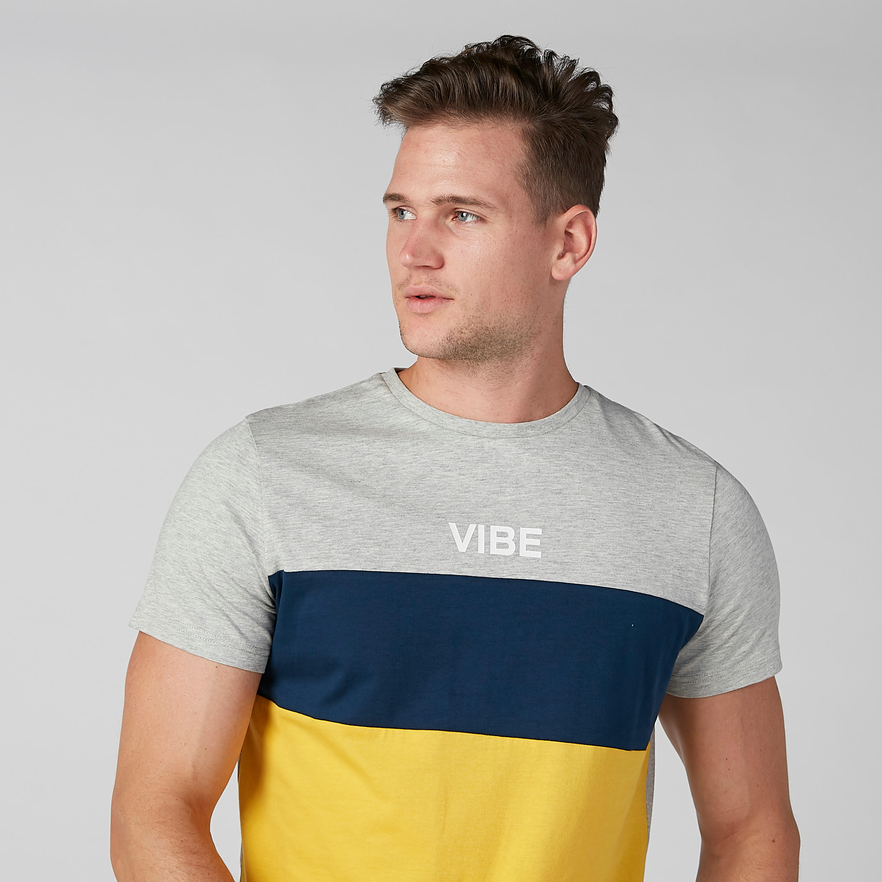 تيشيرت مستدام بقصّة سليم وياقة ضيّقة وطبعات-men-clothing-tshirtsandpolos-tshirts-image-3