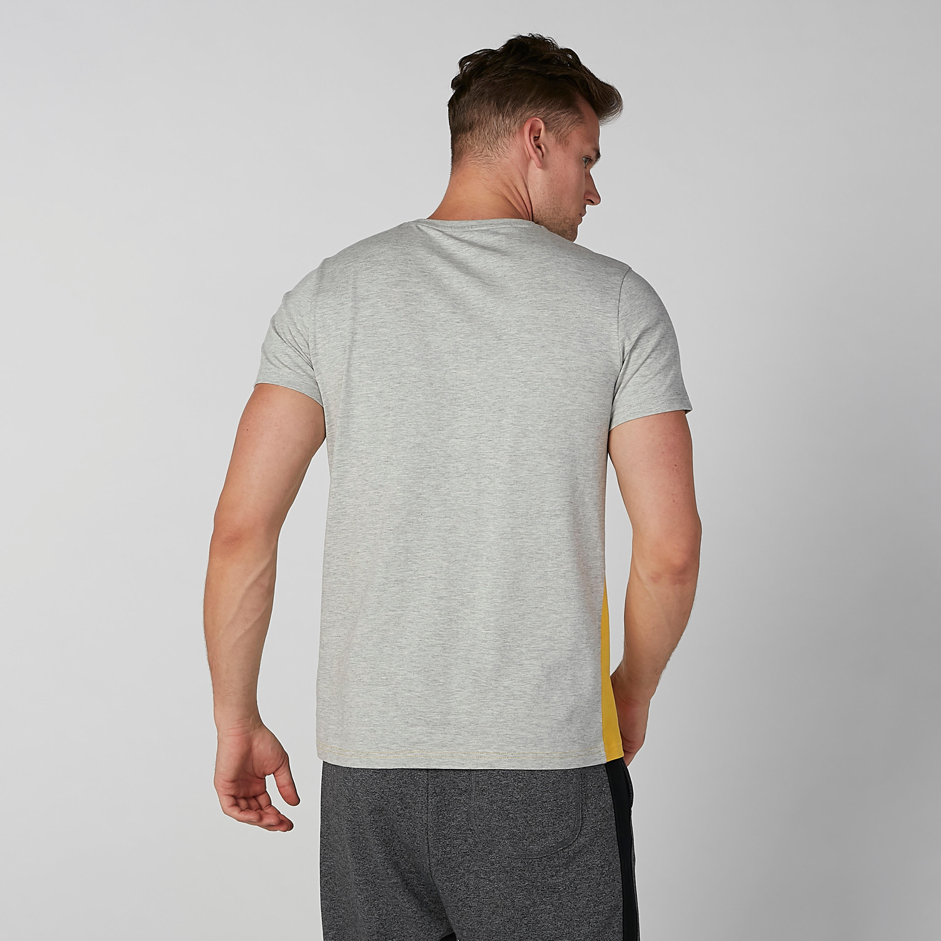 تيشيرت مستدام بقصّة سليم وياقة ضيّقة وطبعات-men-clothing-tshirtsandpolos-tshirts-image-4