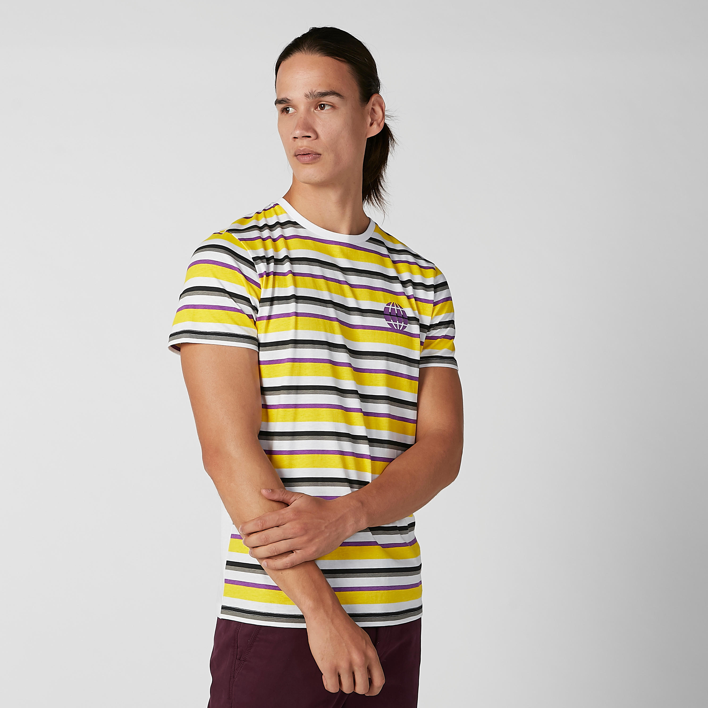 تيشيرت مستدام مقلّم سليم بياقة ضيّقة وأكمام قصيرة -men-clothing-tshirtsandpolos-tshirts-image-1