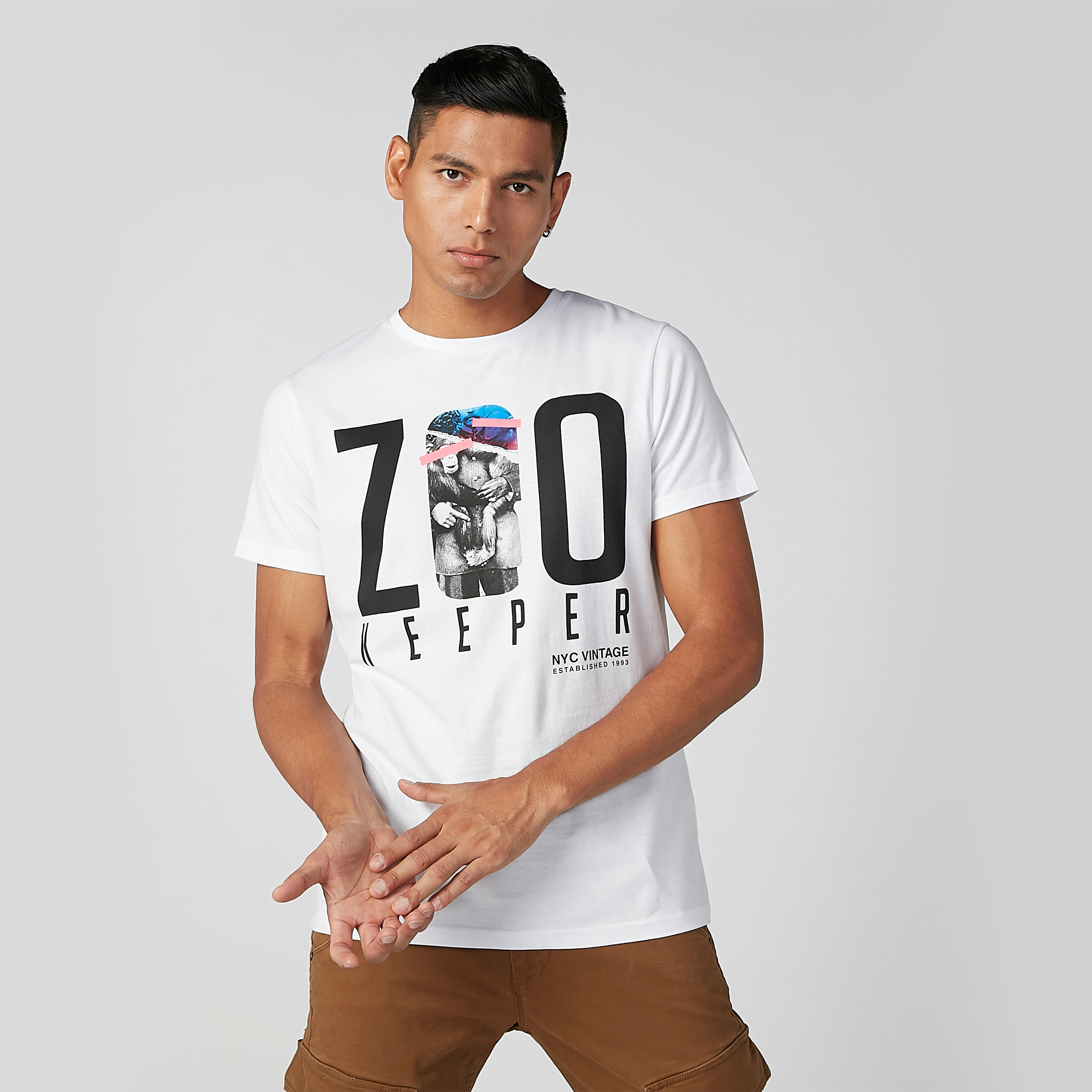 تيشيرت مستدام بقصّة سليم وياقة ضيّقة وطبعات -men-clothing-tshirtsandpolos-tshirts-image-1