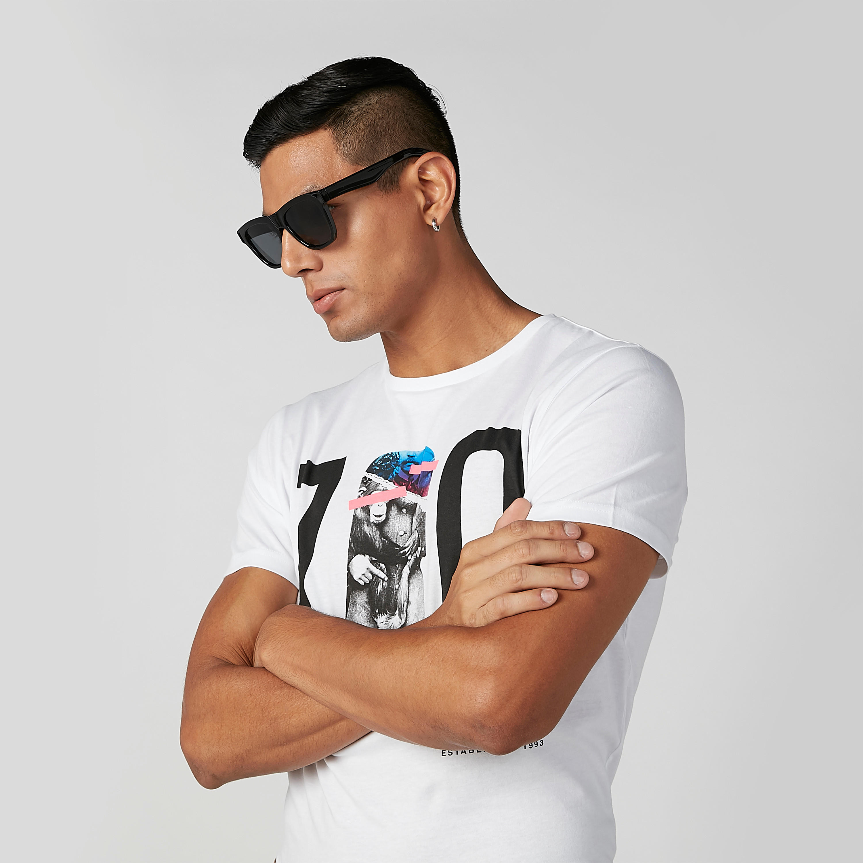 تيشيرت مستدام بقصّة سليم وياقة ضيّقة وطبعات -men-clothing-tshirtsandpolos-tshirts-image-3