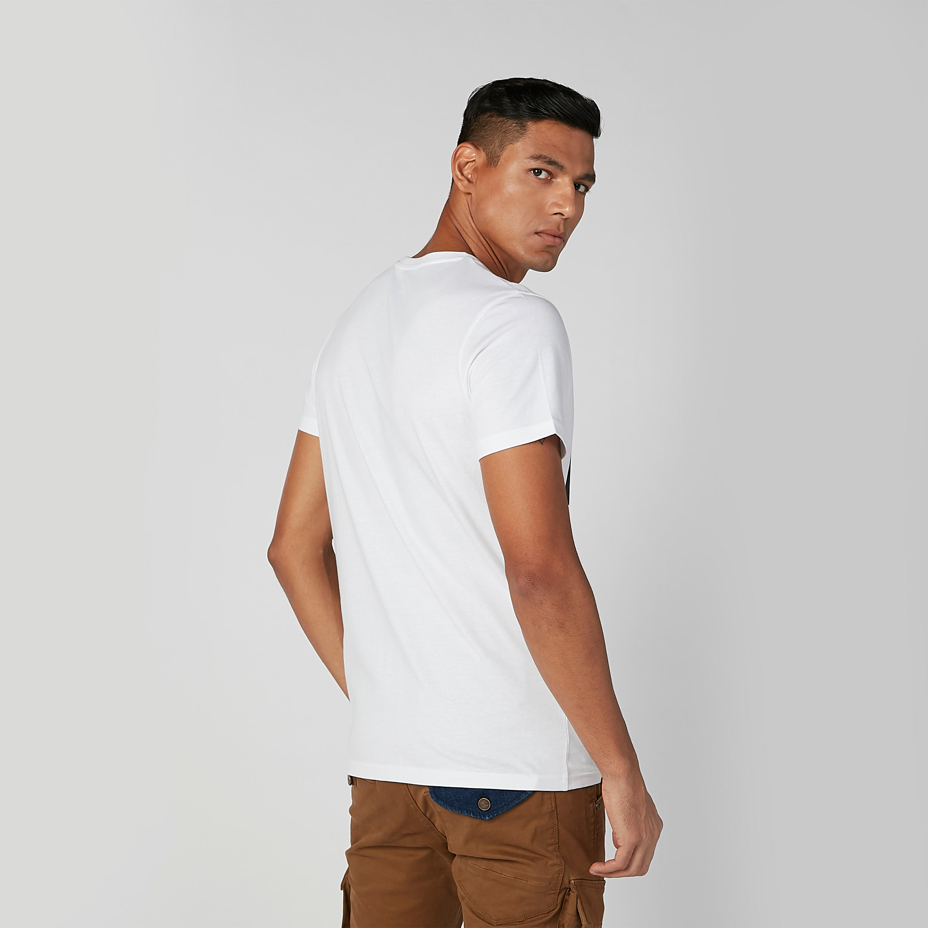 تيشيرت مستدام بقصّة سليم وياقة ضيّقة وطبعات -men-clothing-tshirtsandpolos-tshirts-image-4