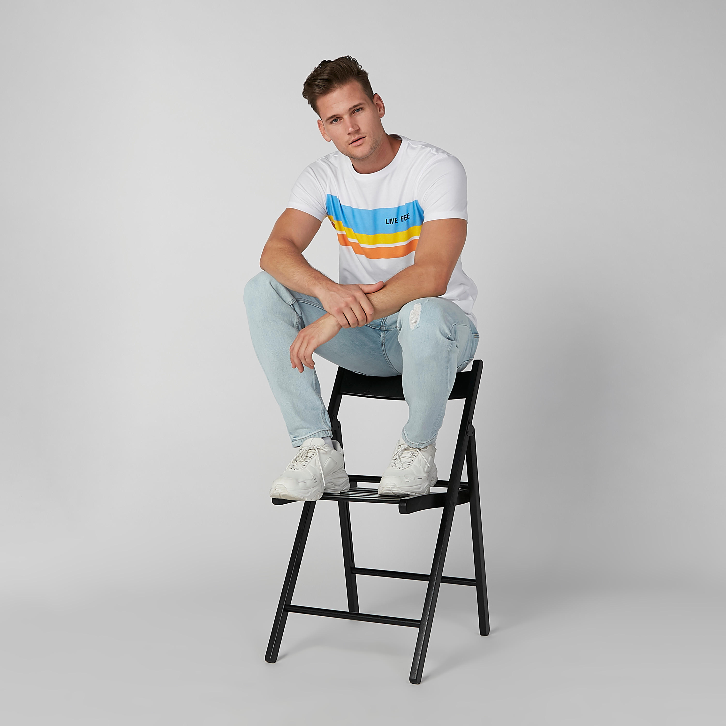 تيشيرت مستدام بقصّة سليم وياقة ضيّقة وطبعات -men-clothing-tshirtsandpolos-tshirts-image-1