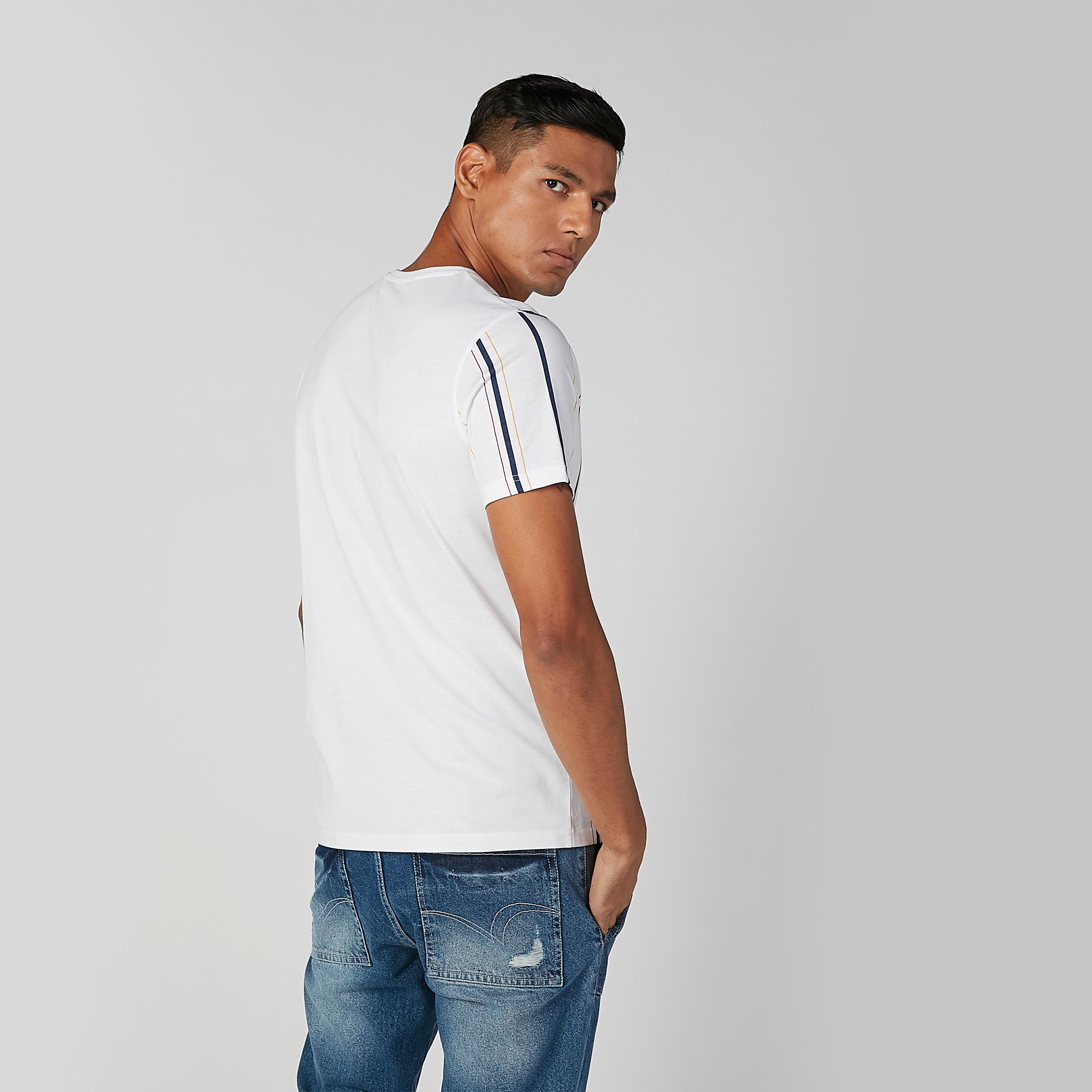 تيشيرت مستدام سليم مقلّم وياقة ضيّقة -men-clothing-tshirtsandpolos-tshirts-image-4