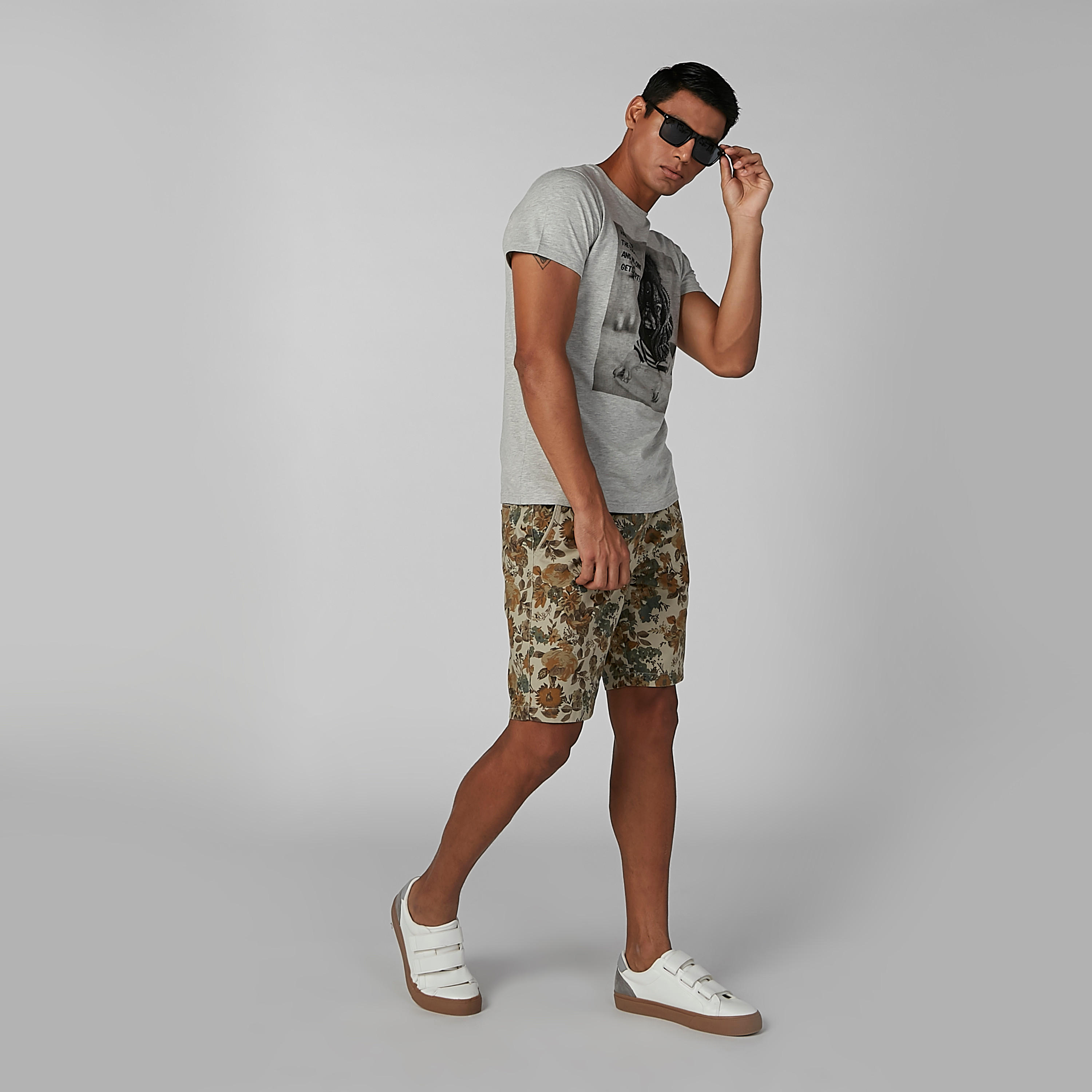 تيشيرت مستدام بقصّة سليم وياقة ضيّقة وطبعات-men-clothing-tshirtsandpolos-tshirts-image-3