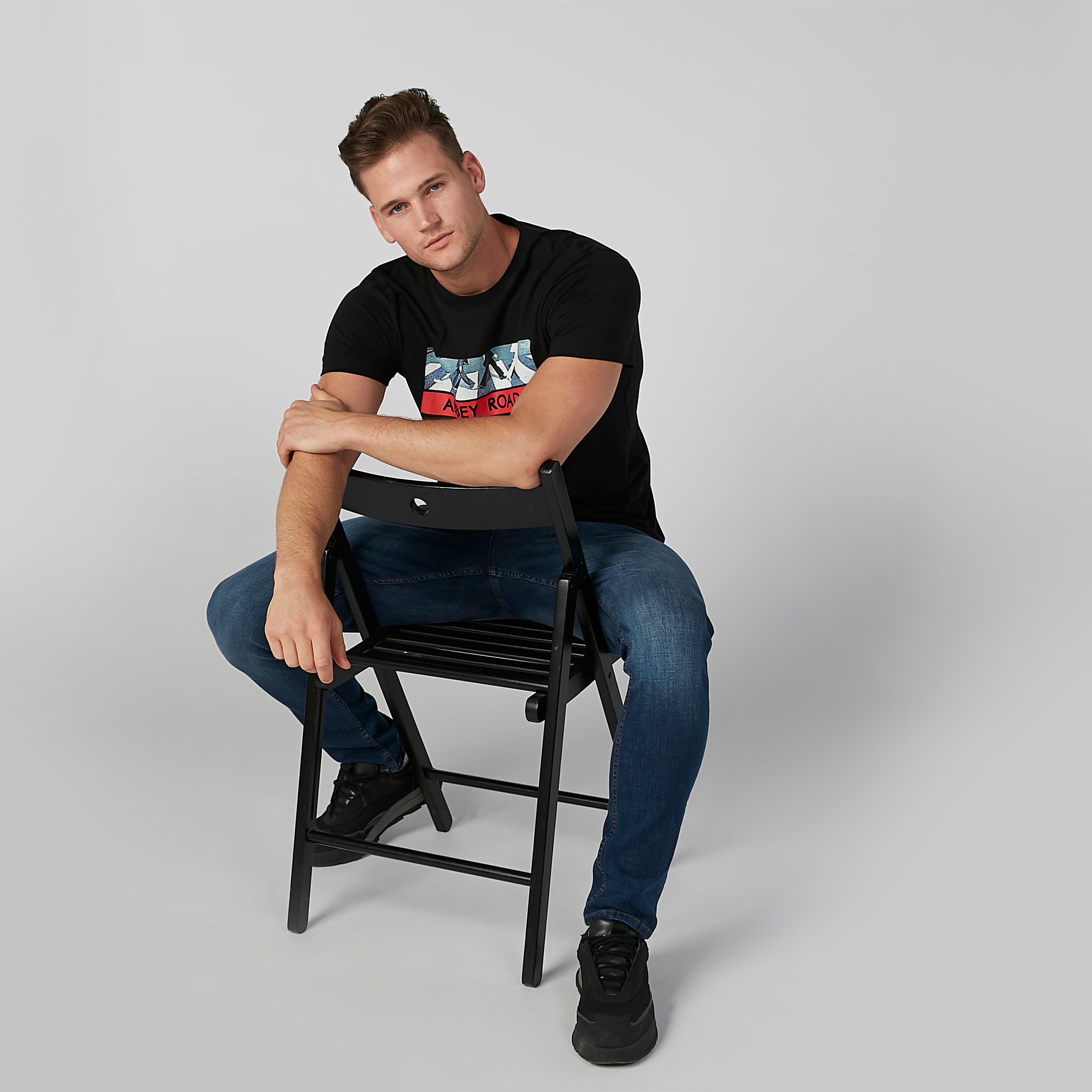 تيشيرت مستدام بقصّة سليم وياقة ضيّقة وطبعات-men-clothing-tshirtsandpolos-tshirts-image-1