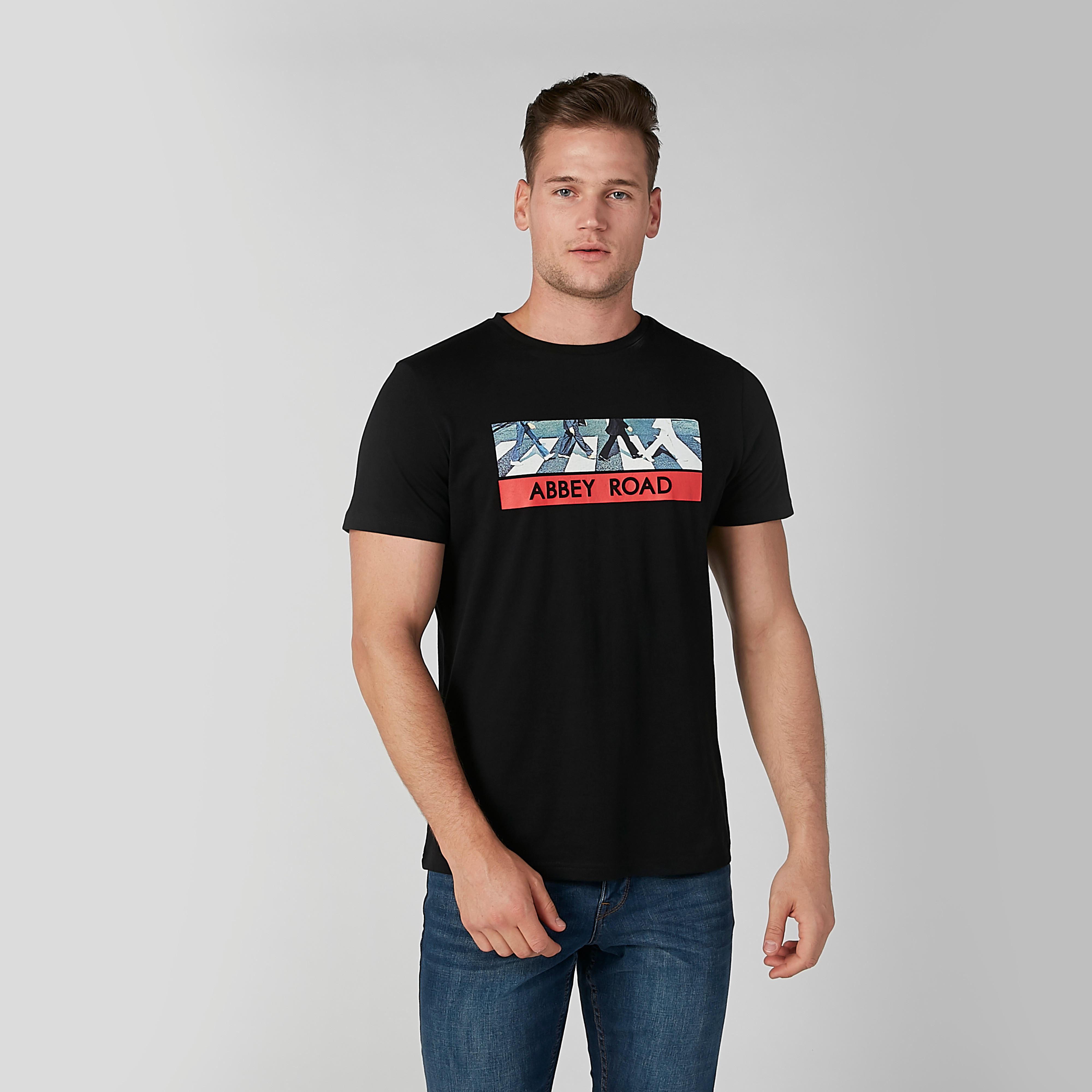 تيشيرت مستدام بقصّة سليم وياقة ضيّقة وطبعات-men-clothing-tshirtsandpolos-tshirts-image-2