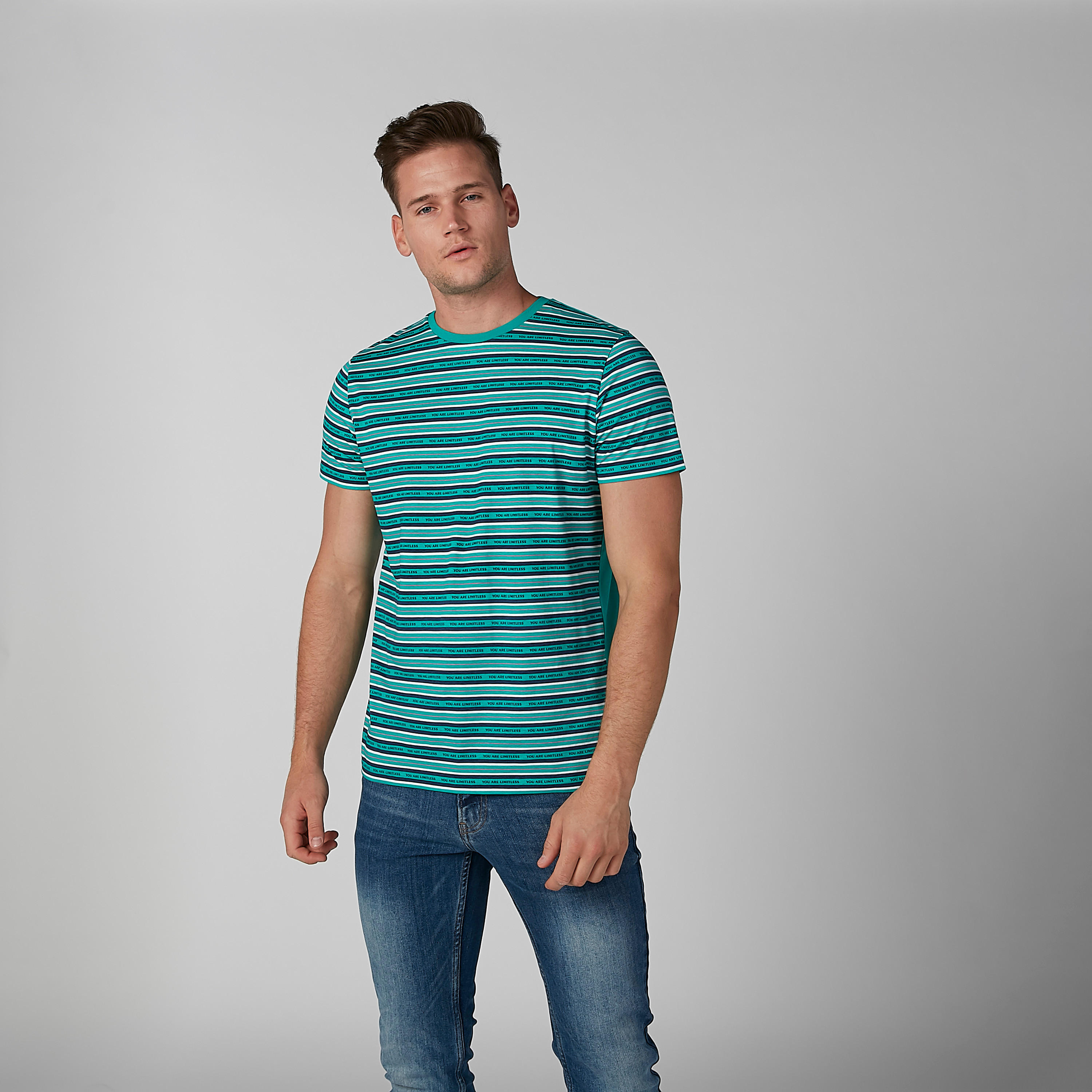 تيشيرت مستدام مقلّم بقصّة سليم وياقة ضيّقة -men-clothing-tshirtsandpolos-tshirts-image-1
