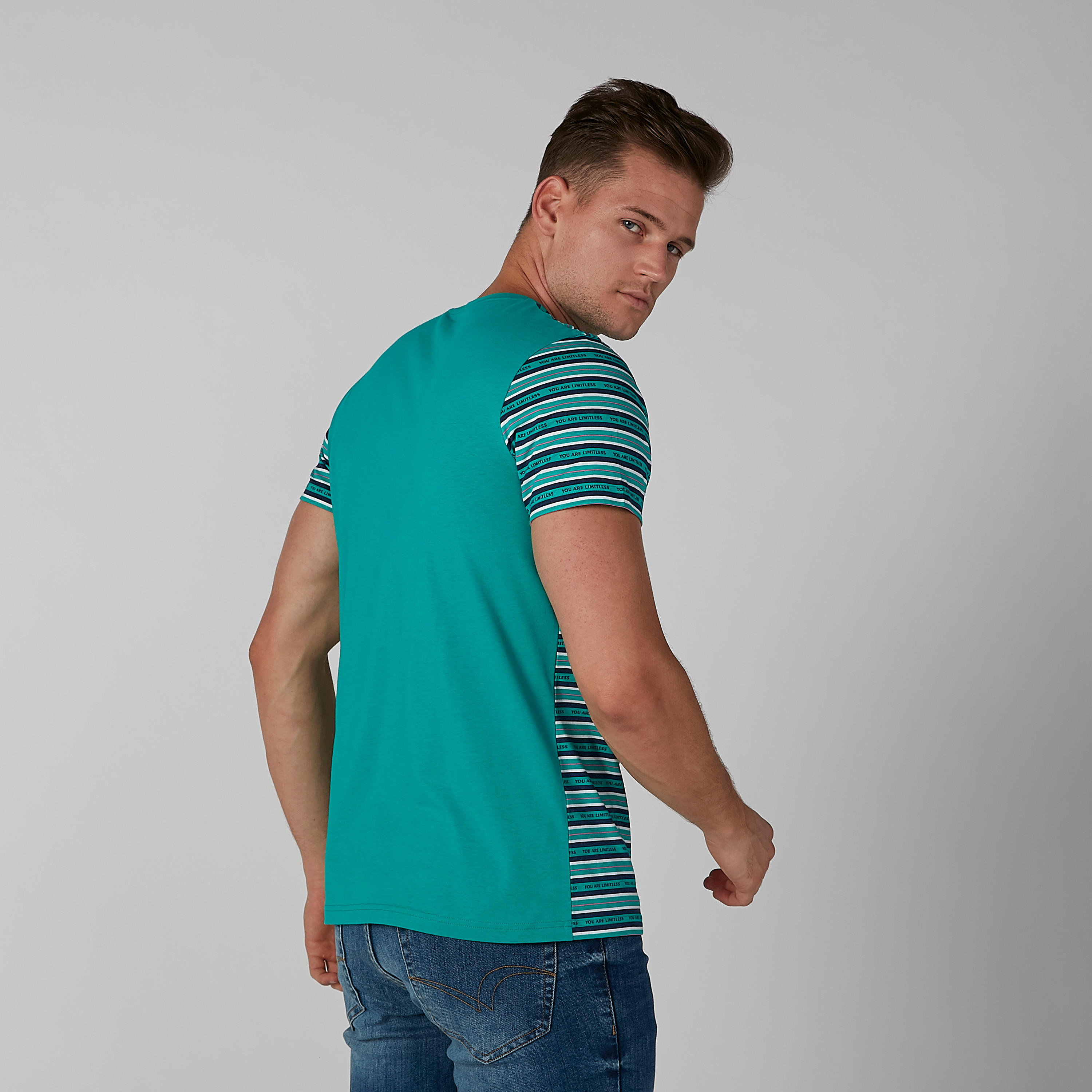 تيشيرت مستدام مقلّم بقصّة سليم وياقة ضيّقة -men-clothing-tshirtsandpolos-tshirts-image-2