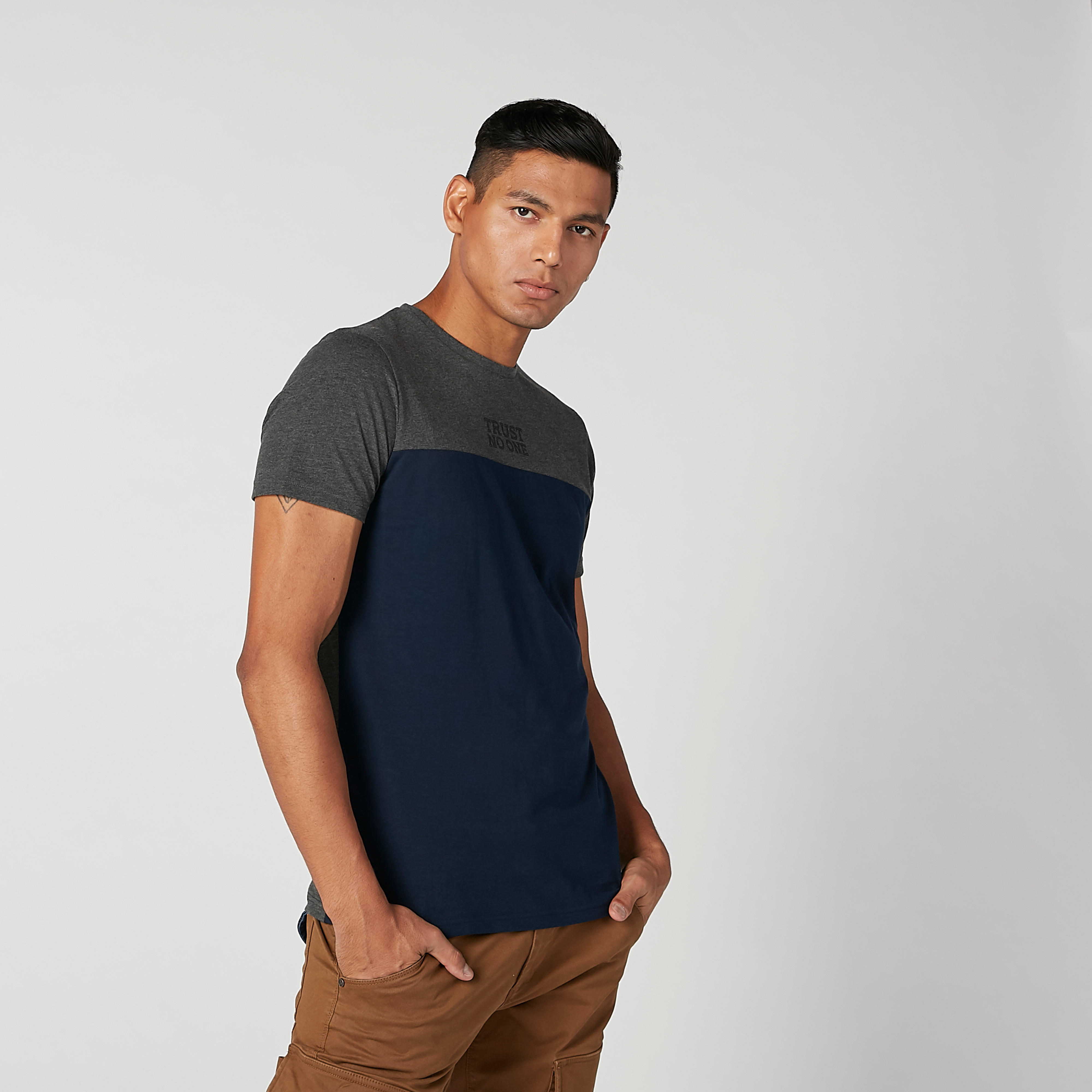 تيشيرت مستدام سليم بياقة ضيّقة وطبعات -men-clothing-tshirtsandpolos-tshirts-image-1