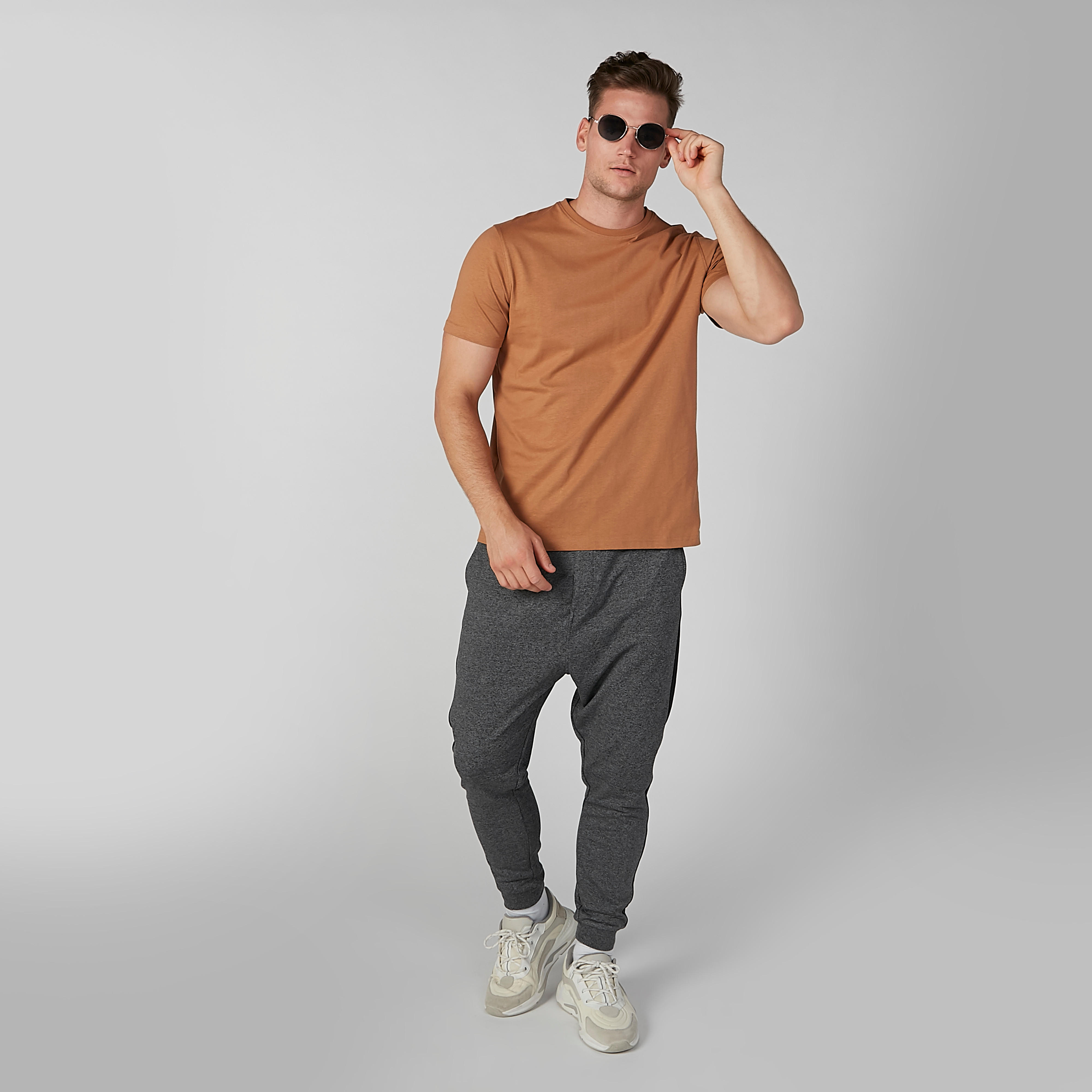 بنطلون رياضي مستدام سادة برباط وجيوب -men-clothing-bottoms-joggers-image-2