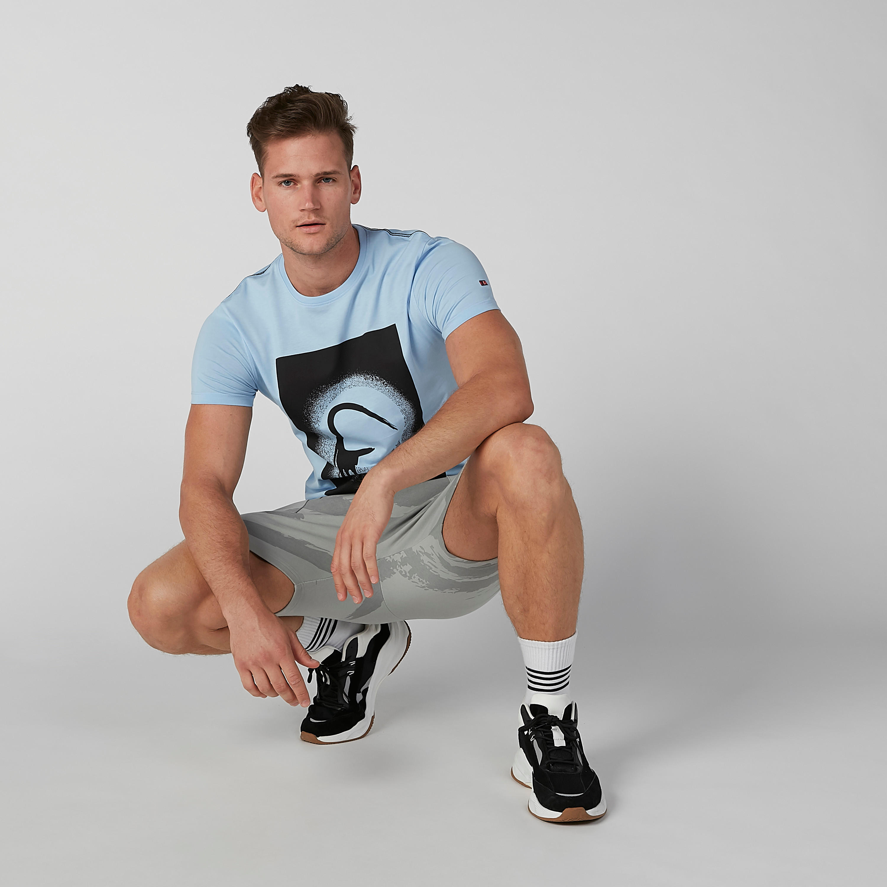 شورت مستدام برباط وجيوب وطبعات -men-clothing-bottoms-shorts-image-1